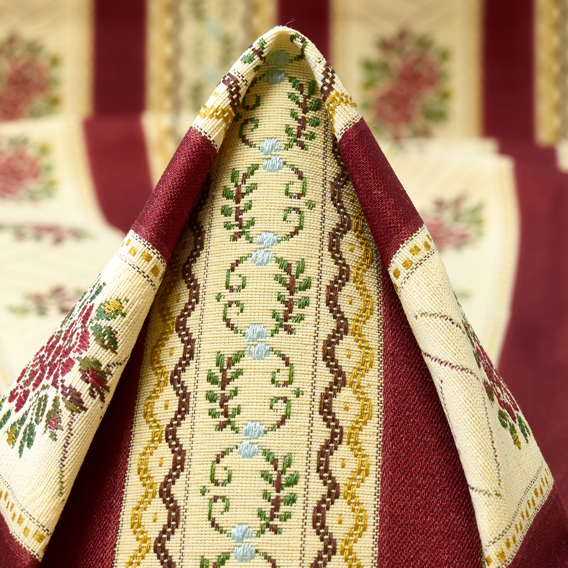 JACQUARD, COTTON, FLORAL, ANTIQUE WHITE&CABERNET (F000049596)