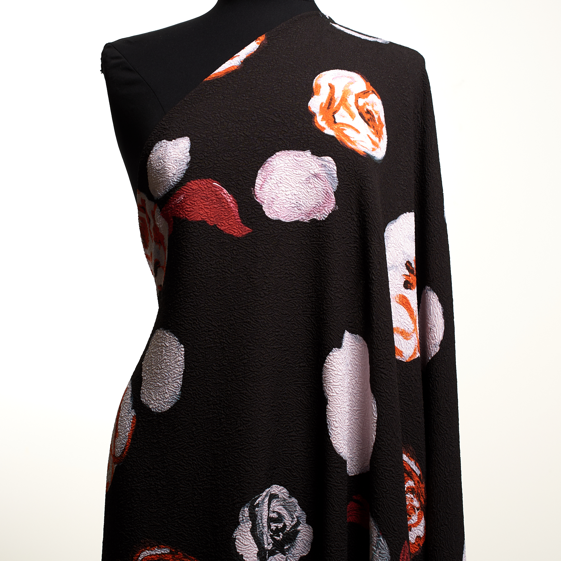 CRÊPE, WRINKLY, PRINTED, MULCH (F000033320) - Mannequin