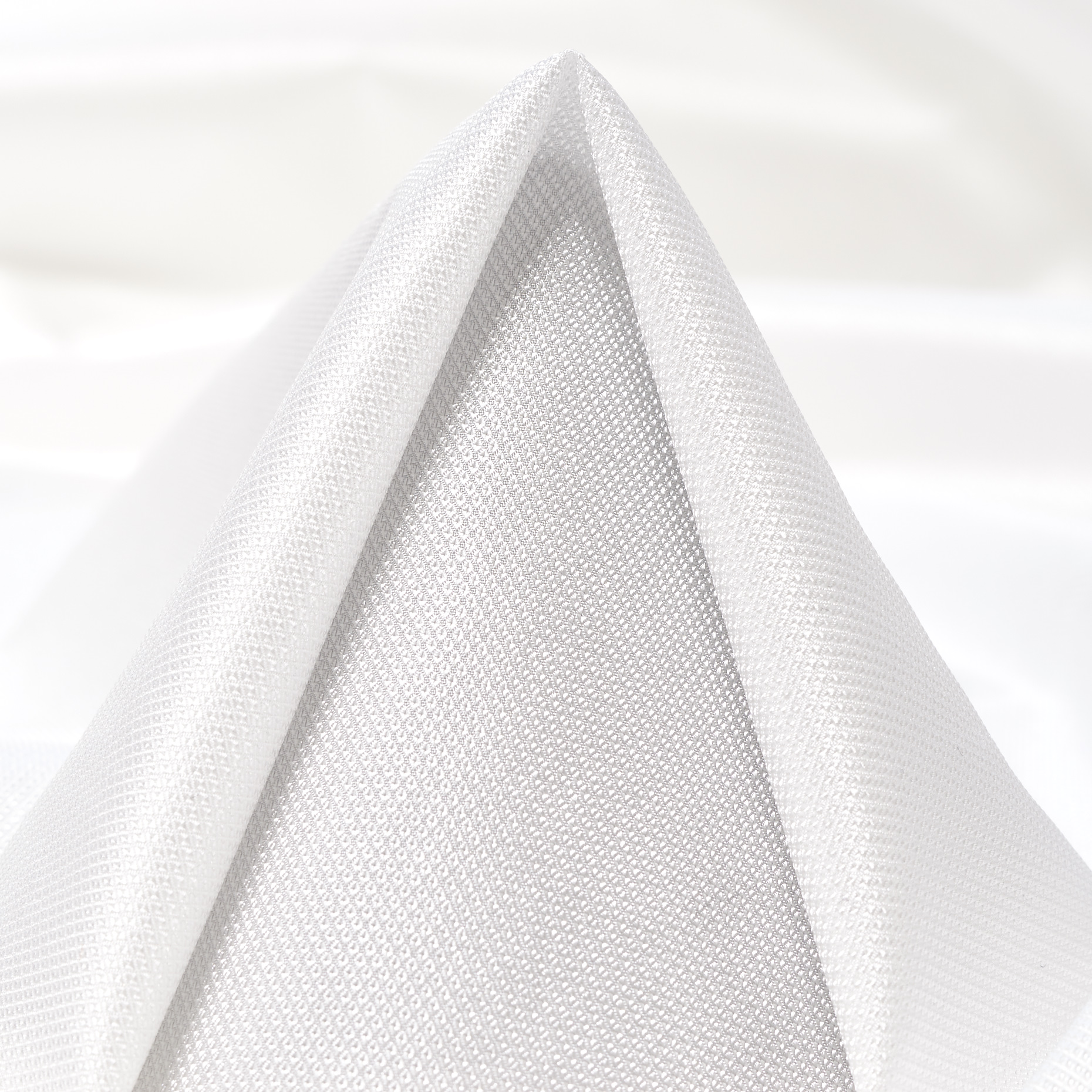 PIQUÉ, SHIMMERING, STIFF, BRILLIANT WHITE (F000024090)