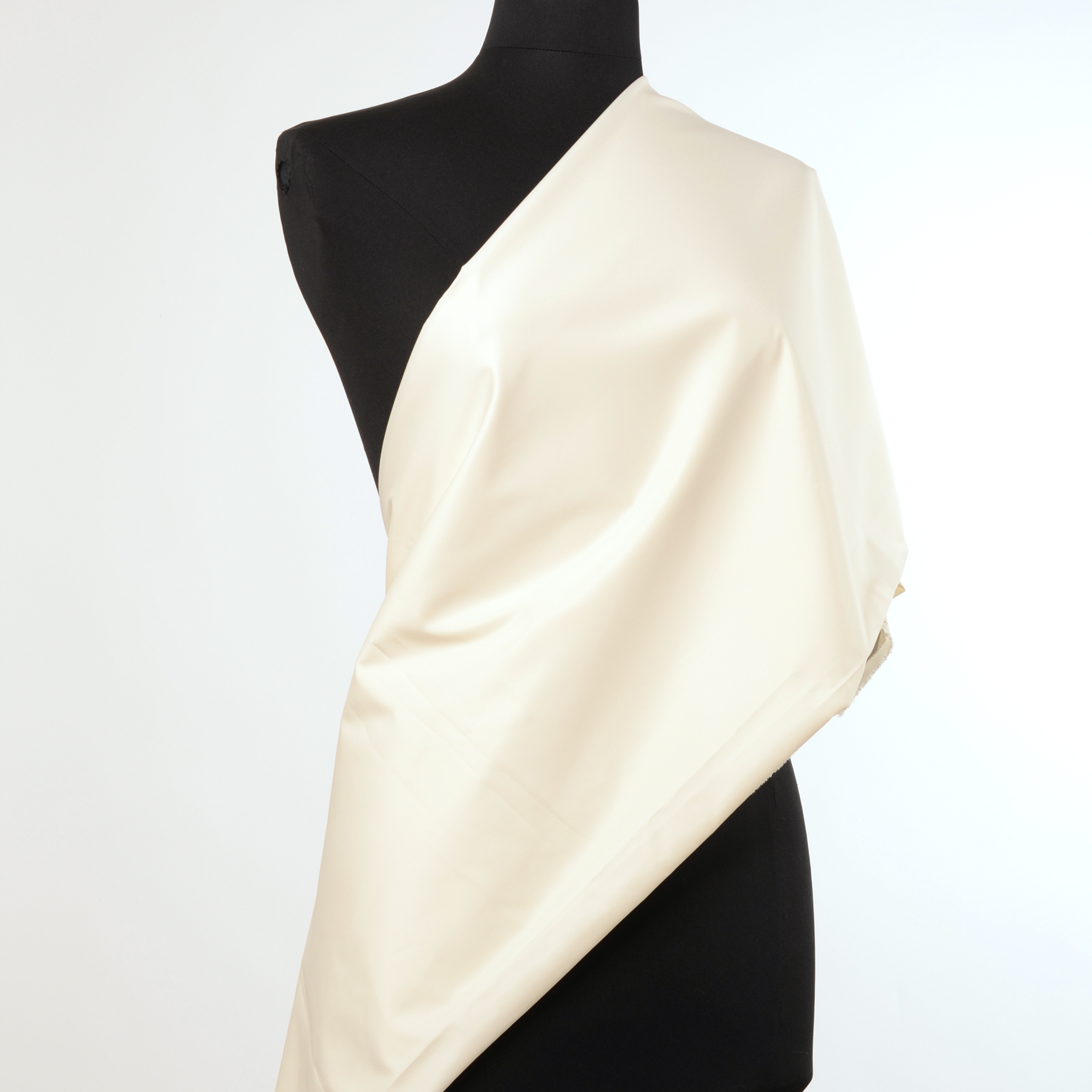 SILK EFFECT, BRILLIANT WHITE (F000009549) - Mannequin