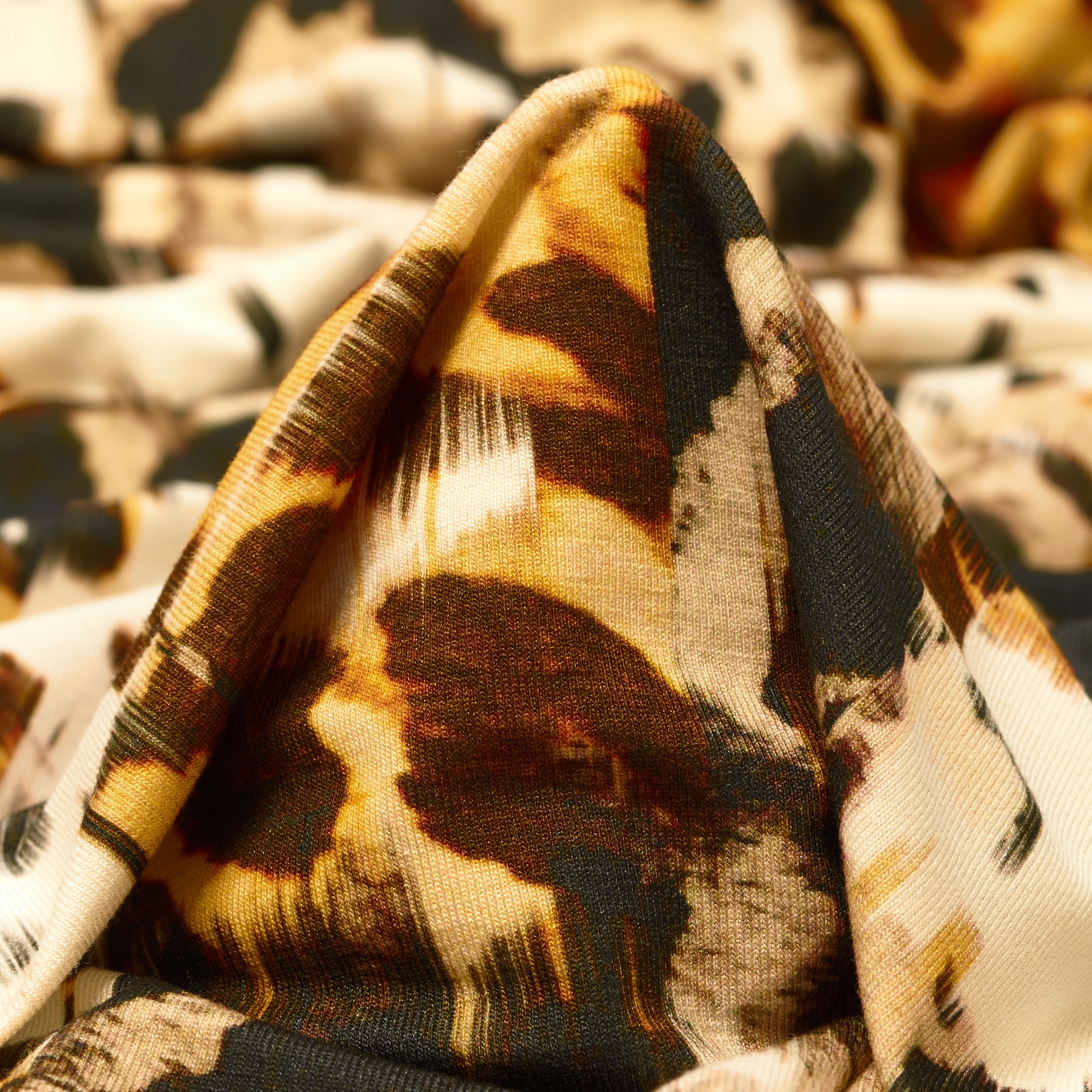 SINGLE JERSEY, VISCOSE, PRINTED, NUGGET GOLD&SNOW WHITE (F000032431)