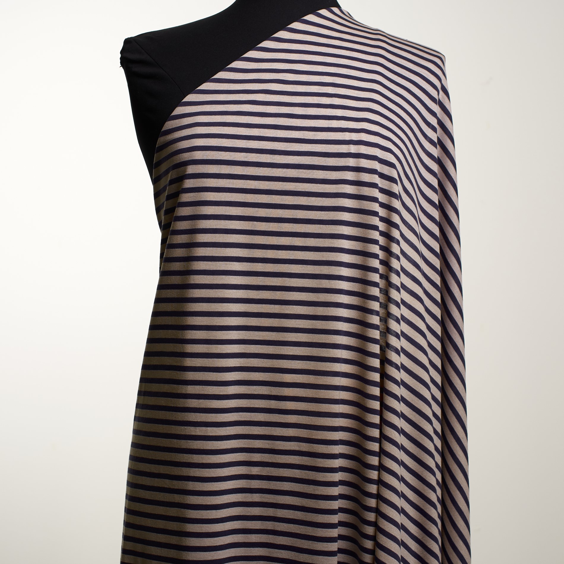 Single Jersey, Viscosa, Rigato, Denim&Ivory (F000032994) - Manichino