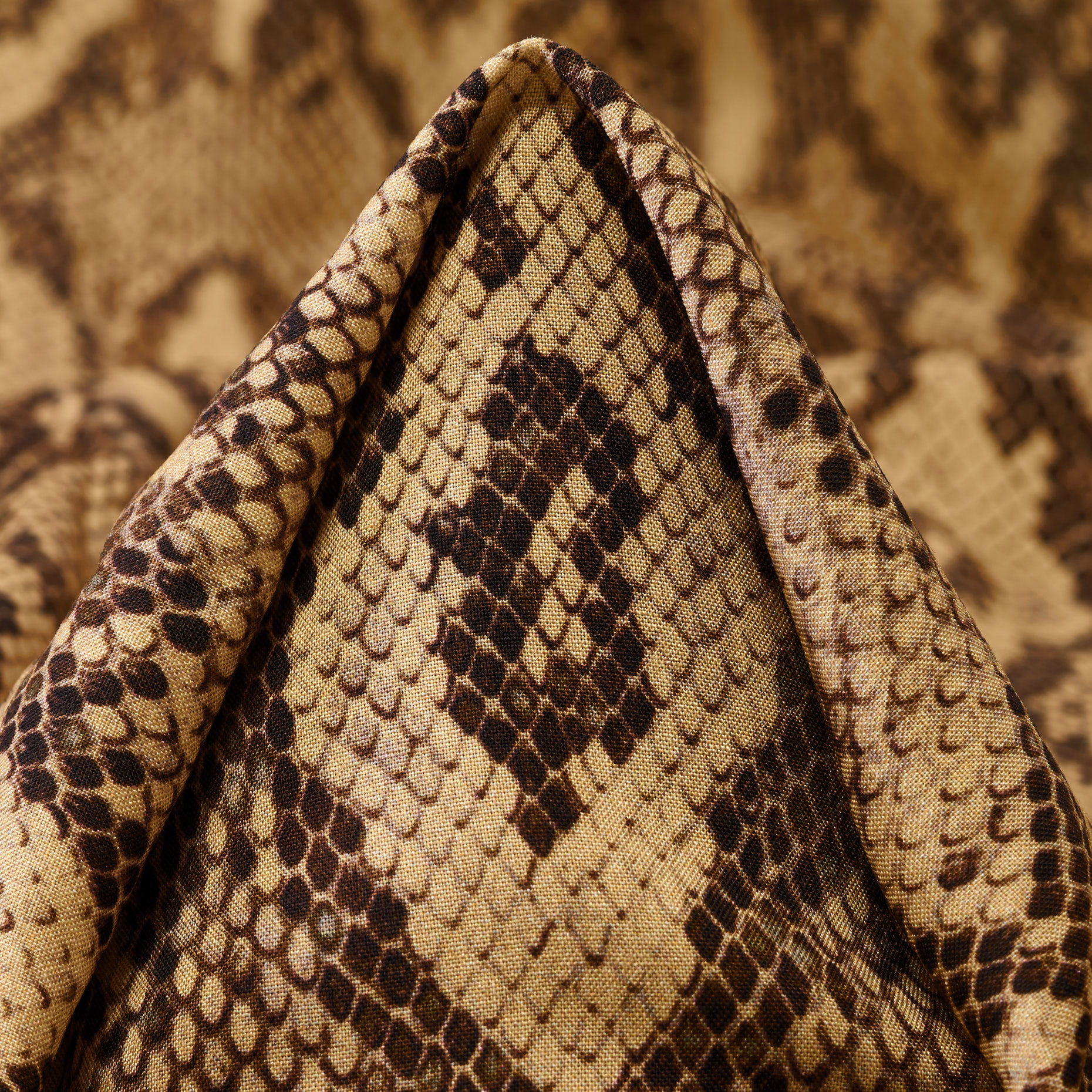 VISCOSE, PRINTED, ALMOND&MAROON (F000043895)