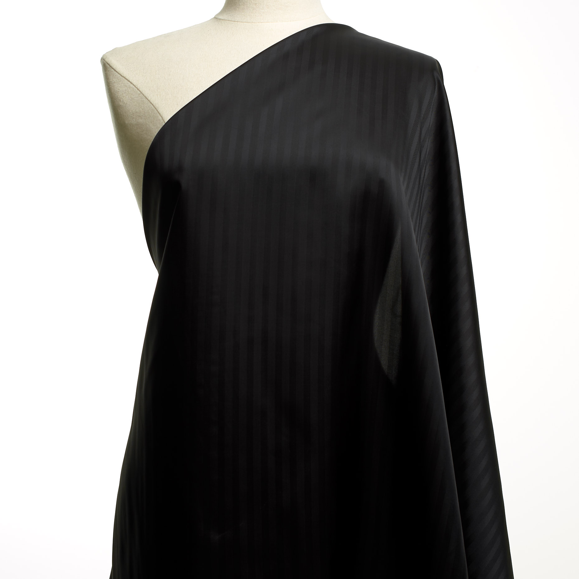 Viscose, Raven Black (F000035719) - Mannequin