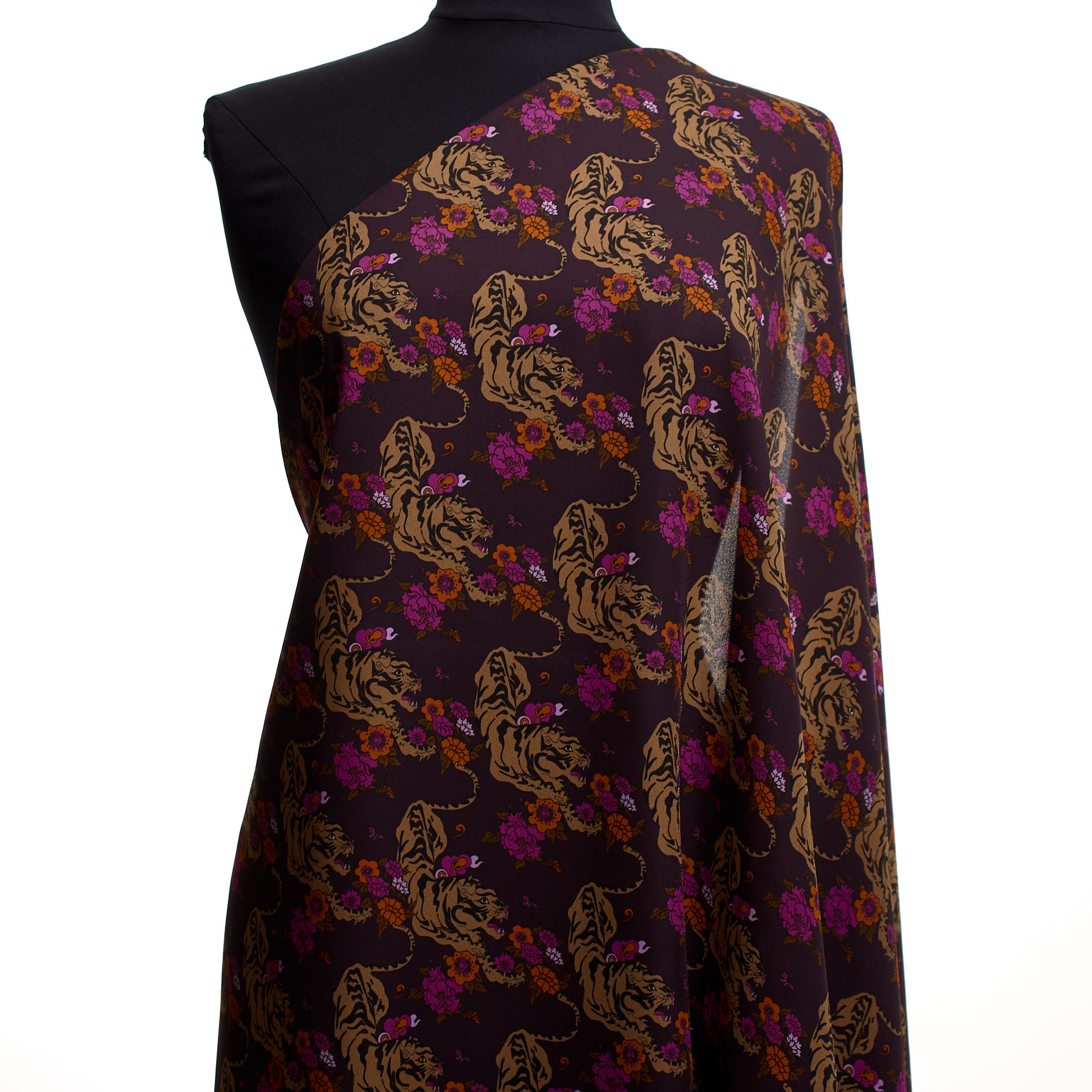 Crêpe, Imprimé, Animalier, Blackberry Wine&Tobacco Brown (F000042333) - Mannequin