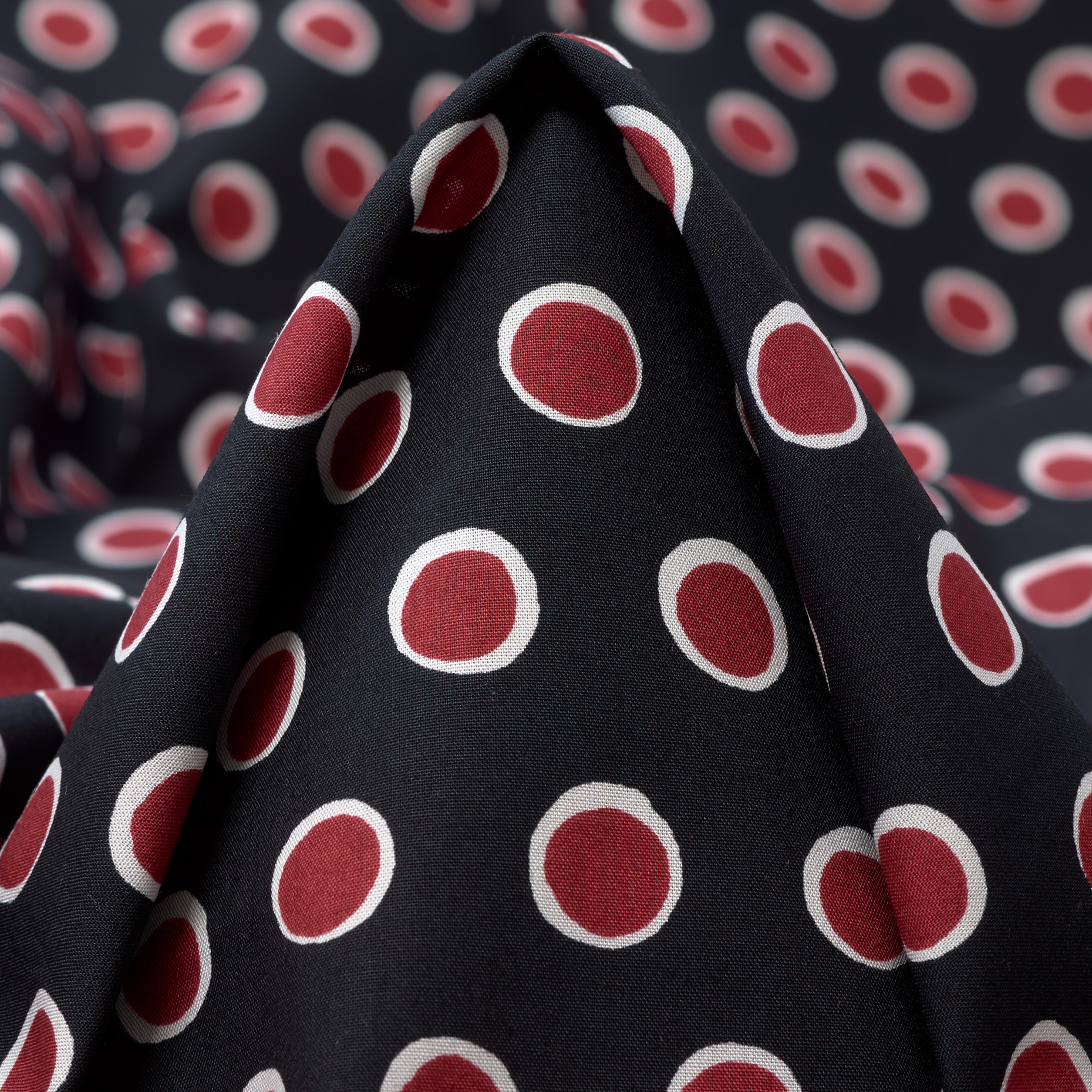 POPLIN, COTTON, DOTS, SAVVY RED&RAVEN BLACK (F000036184)