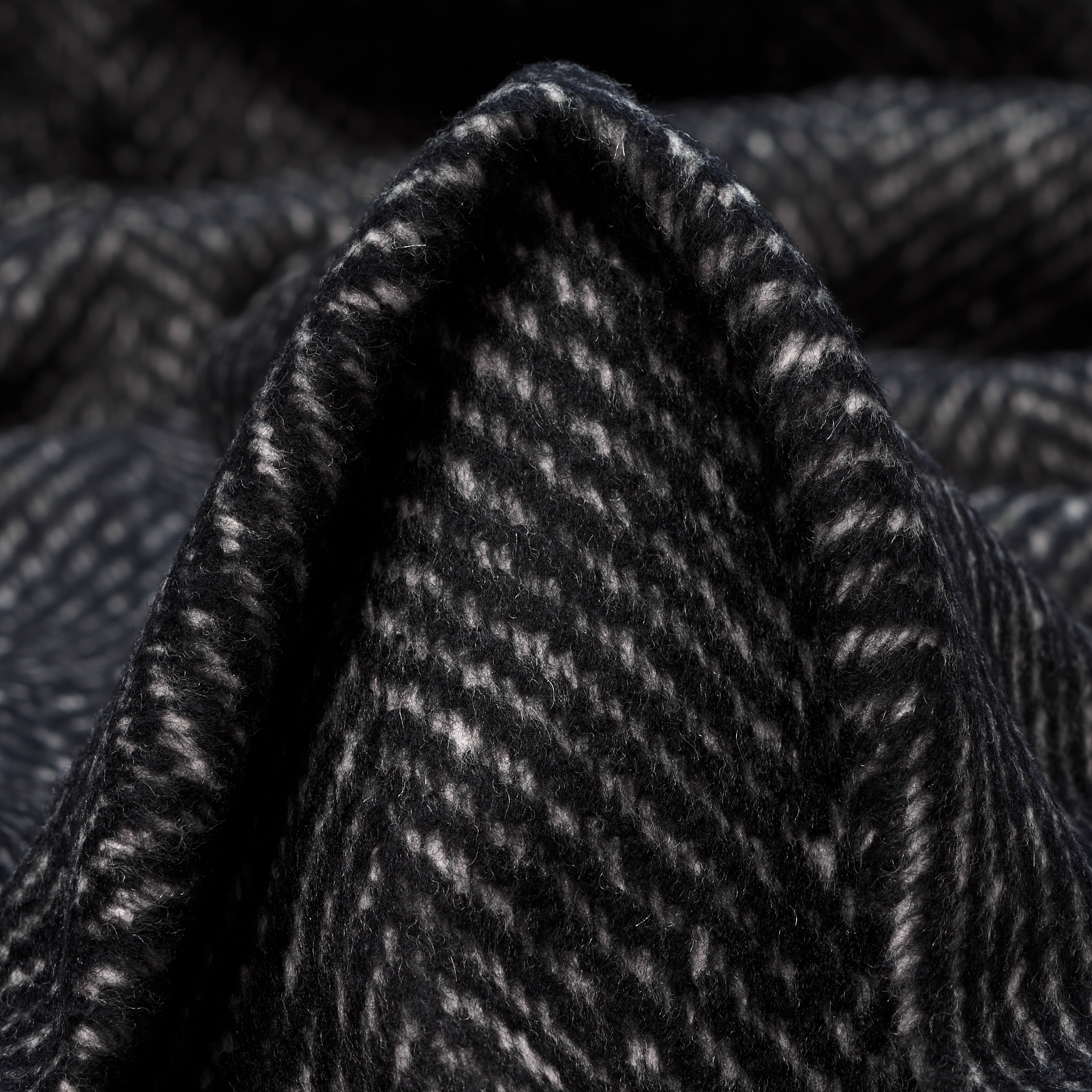 VIRGIN WOOL, HERRINGBONE, VAPOROUS GRAY&RAVEN BLACK (F000036247)