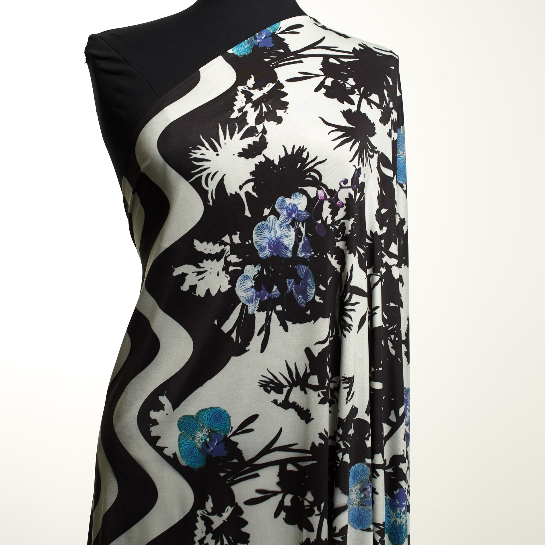 SINGLE JERSEY, PRINTED, ATOMIC BLUE&SNOW WHITE (F000031397) - Mannequin