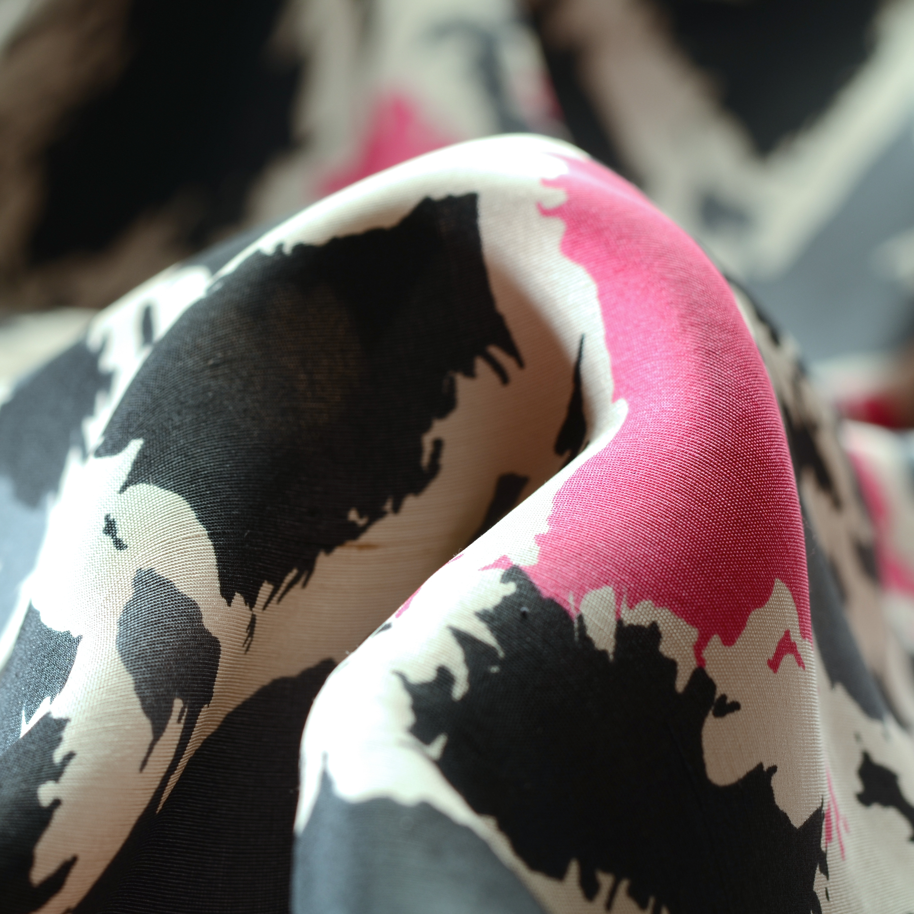 SILK, PONGEE, PRINTED, STRAWBERRY (F000007127)