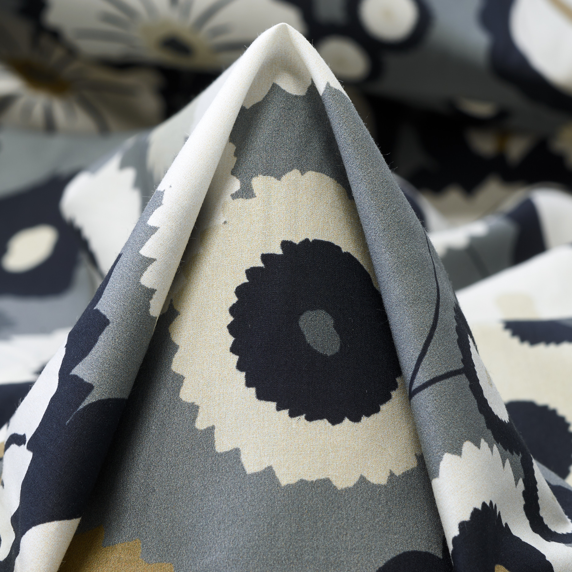 BATISTE, COTTON, FLORAL, WHITE ONYX&GHOST GRAY (F000049183)