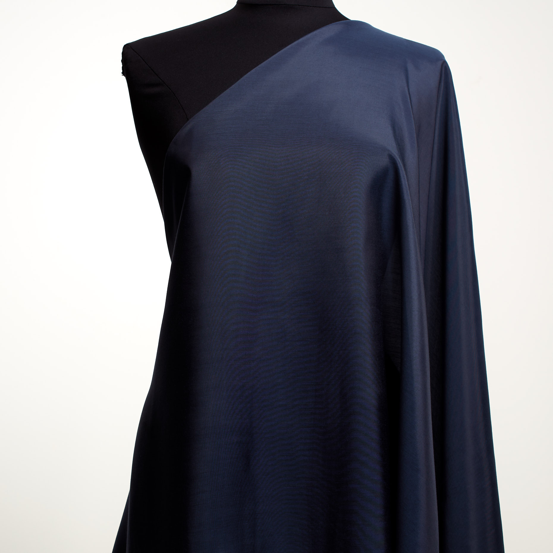 BATISTE, MODAL, SHARK SKIN (F000043538) - Mannequin