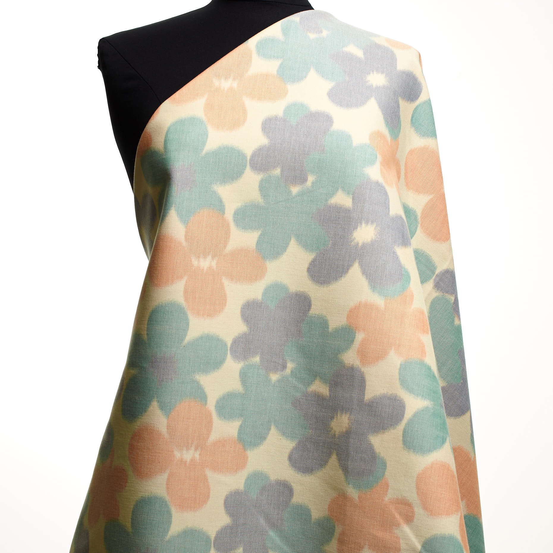 Жаккард , Шине, Цветы, Pearled Ivory&Grayed Jade (P000003000) - Манекен