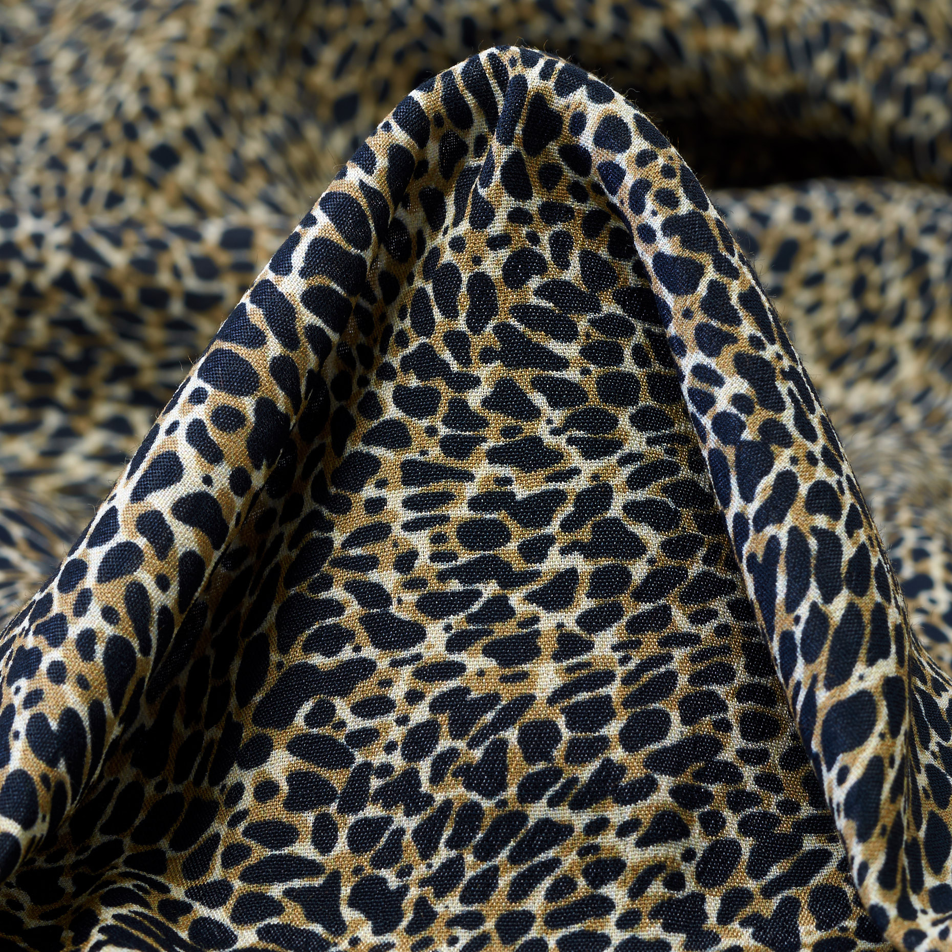 CRÊPE, VISCOSE, PRINTED, PRALINE&RAVEN BLACK (F000040240)