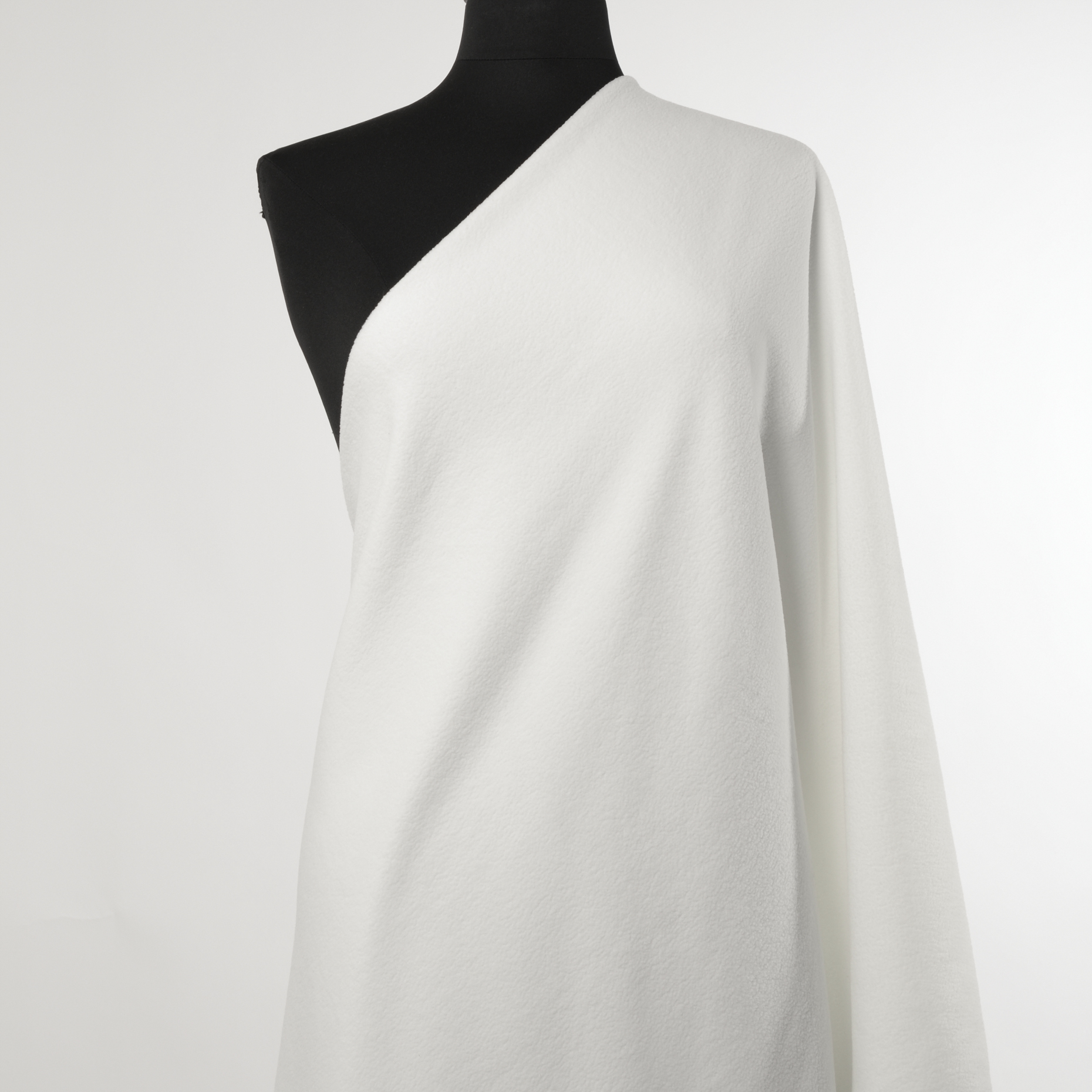 JERSEY, FLEECE, SNOW WHITE (F000020194) - Mannequin