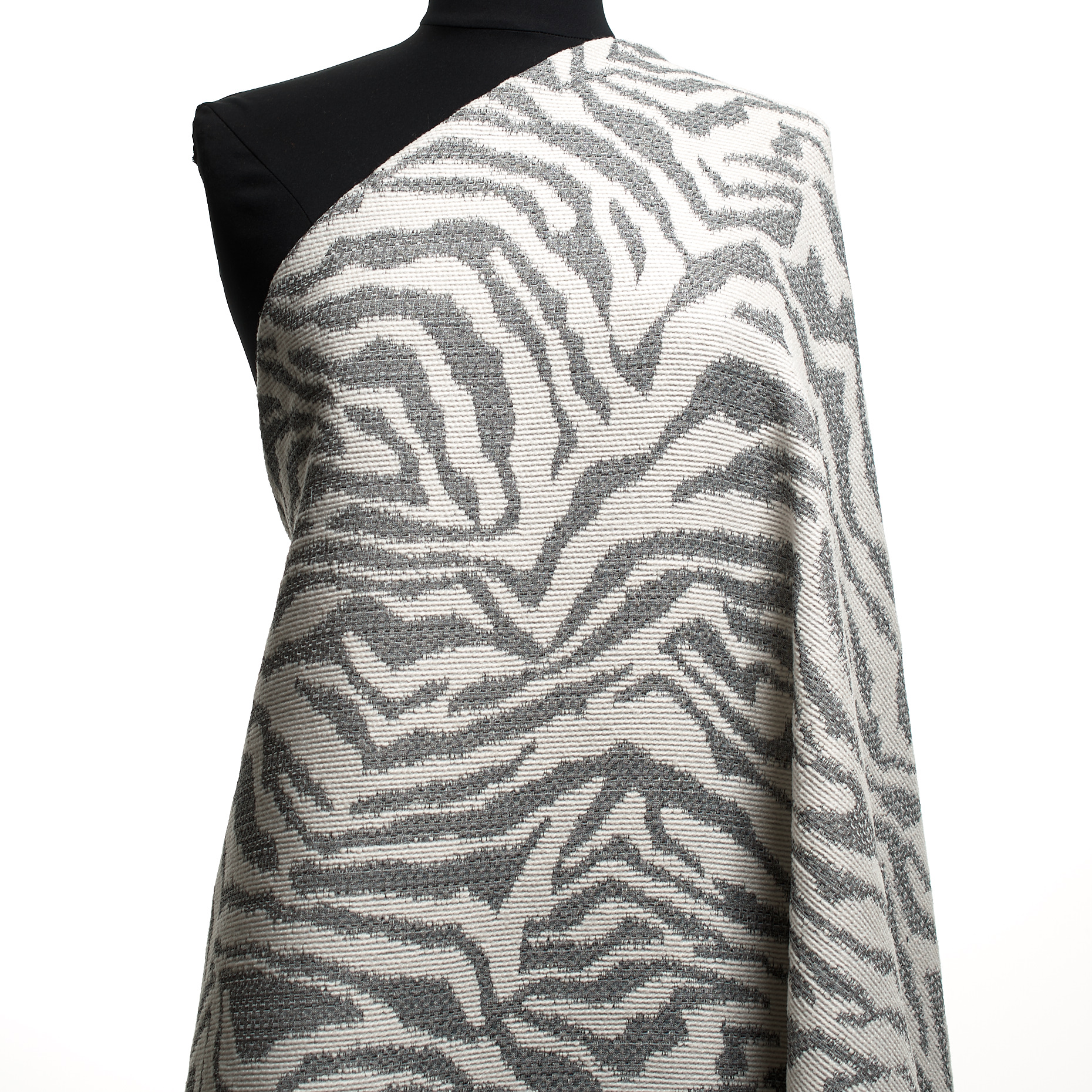 JACQUARD, ANIMAL, CHISELED STONE&IVORY (F000024281) - Mannequin