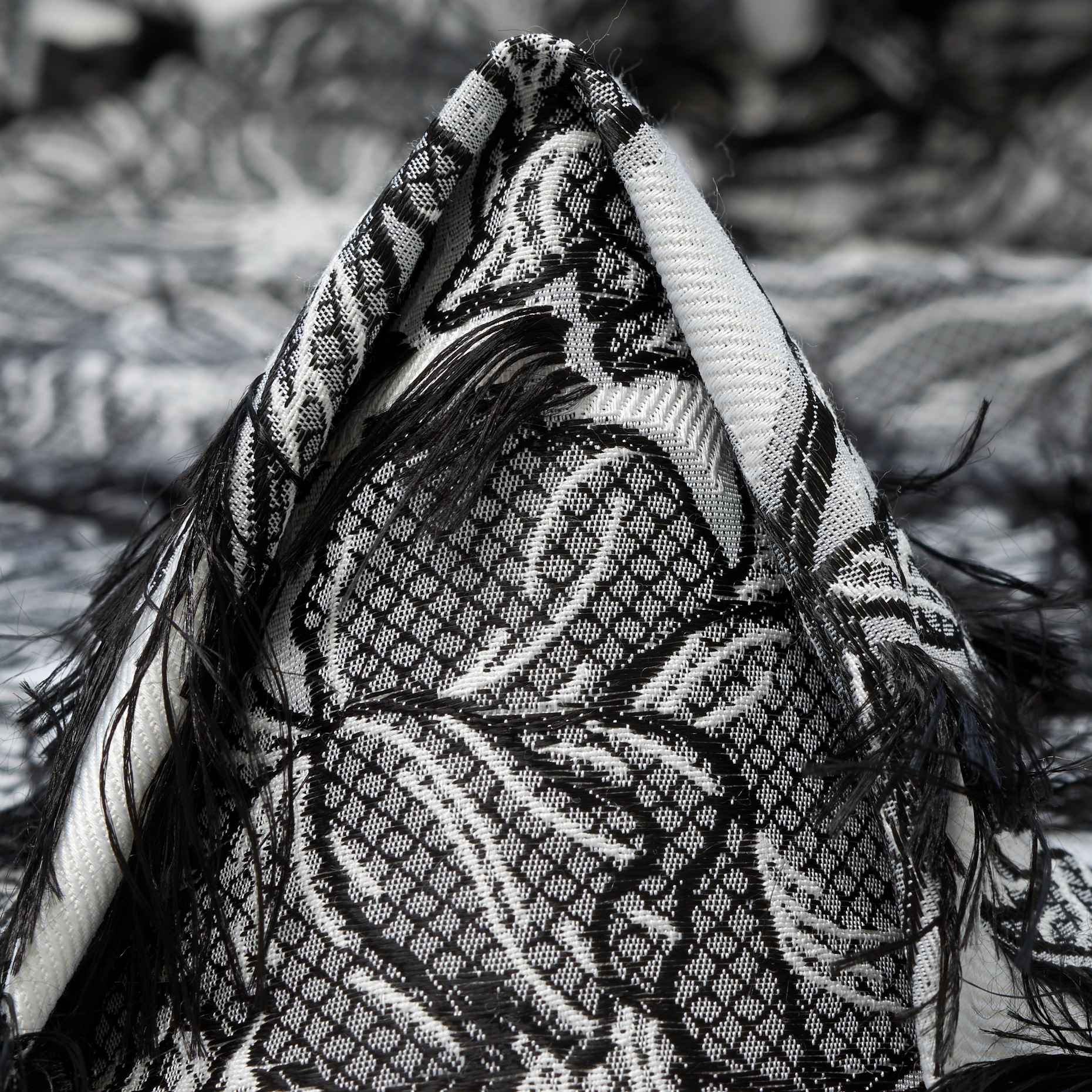 JACQUARD, VISCOSE, FLORAL, RAVEN BLACK&BRILLIANT WHITE (P000004570)