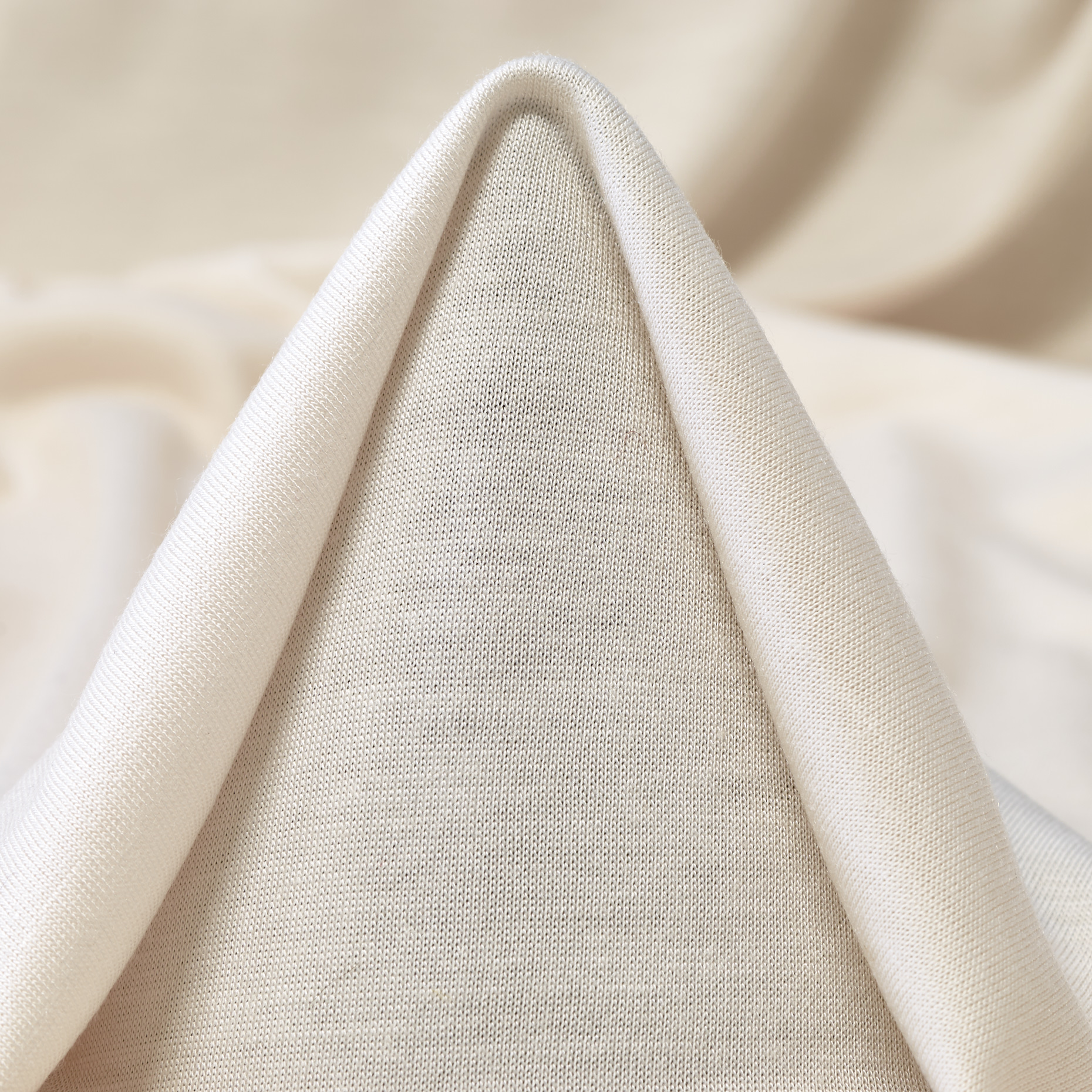 SINGLE JERSEY, VISCOSE, SILK, WHITE SAND (F000046537)