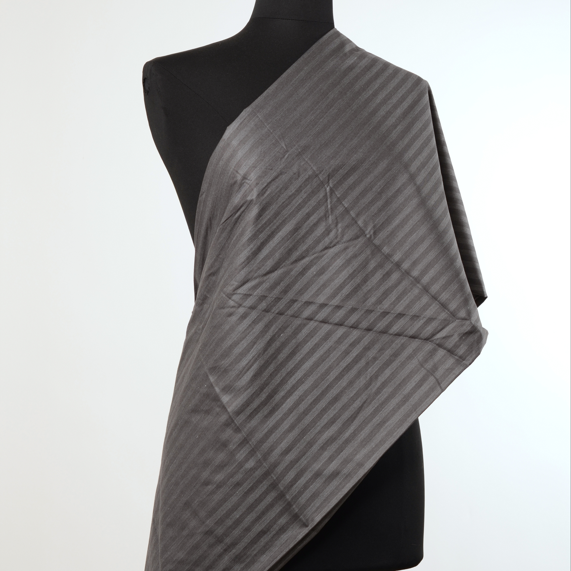 LINING, COTTON, STRIPES, ASPHALT (F000009643) - Mannequin