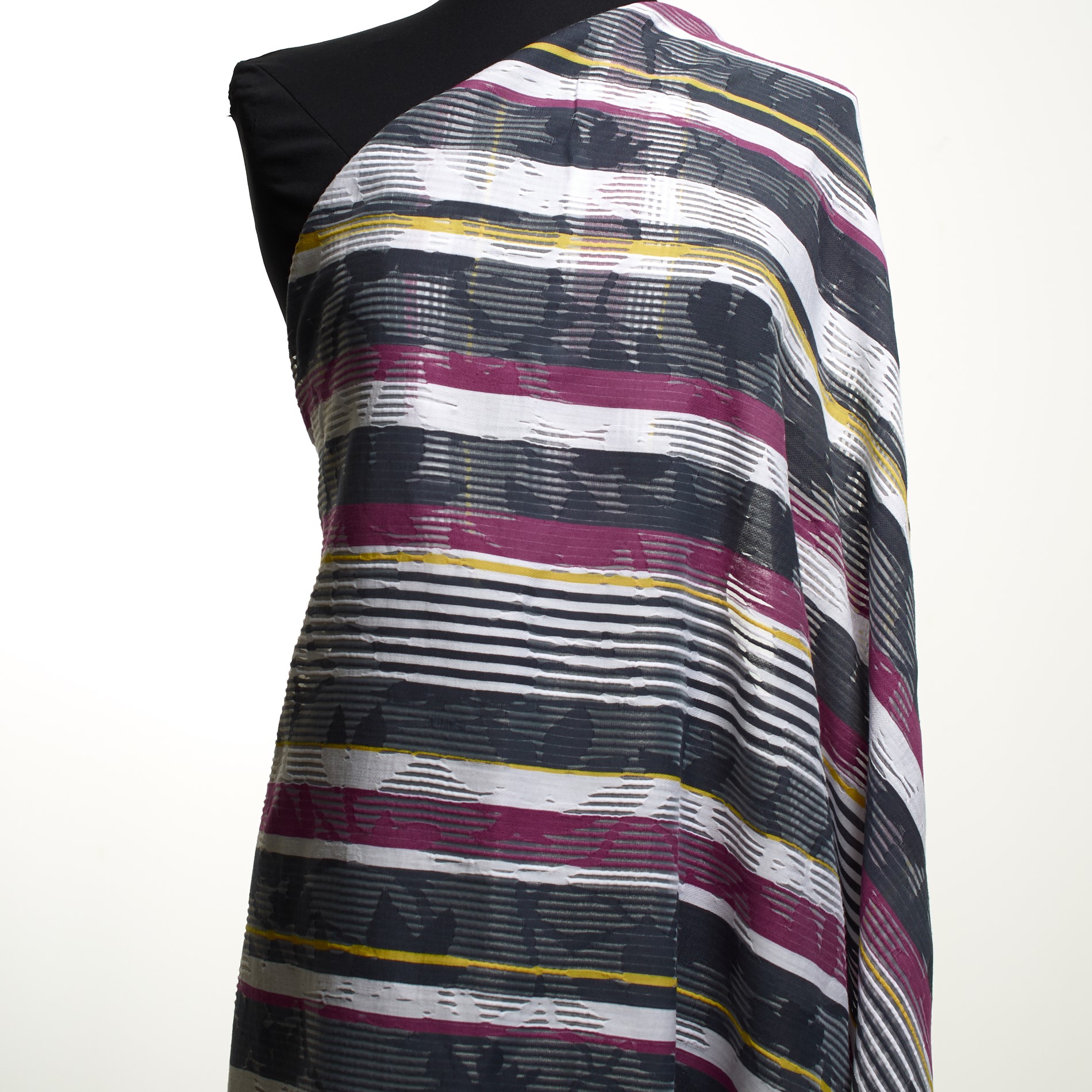 Jacquard, Coton, Lurex, Dahlia Mauve&Blackened Pearl (F000032430) - Mannequin