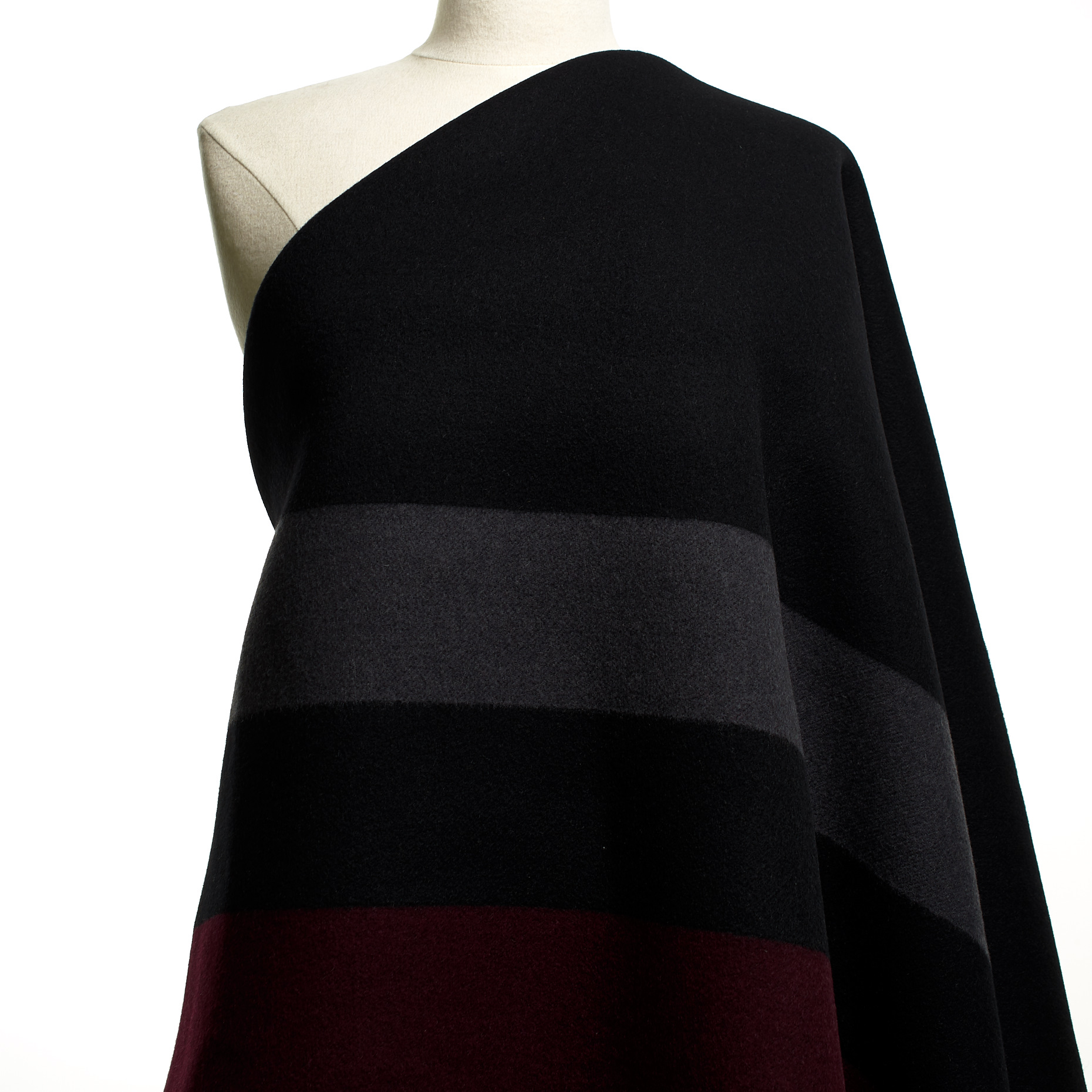 Doble, Lana Hervida, Lana Virgen, Cabernet&Raven Black (F000046577) - Maniquí