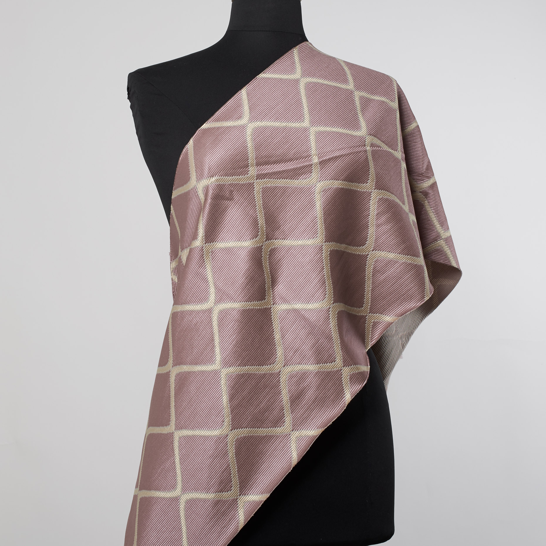 JERSEY, VISCOSE, DUSTY MAUVE (F000024503) - Mannequin