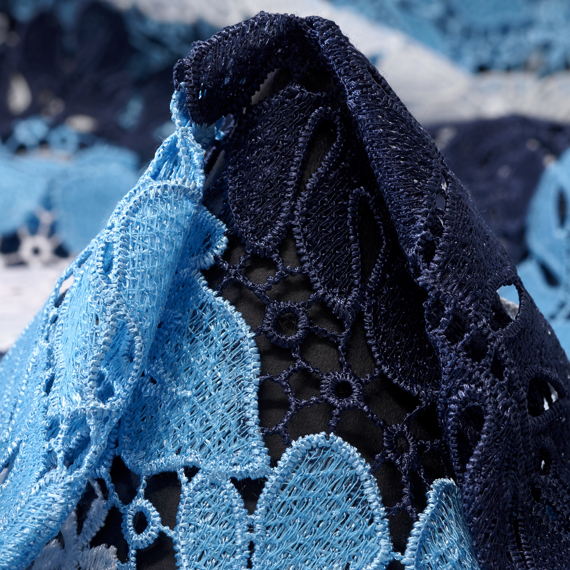 Encaje, Brilliant White&Parisian Blue (F000045461)