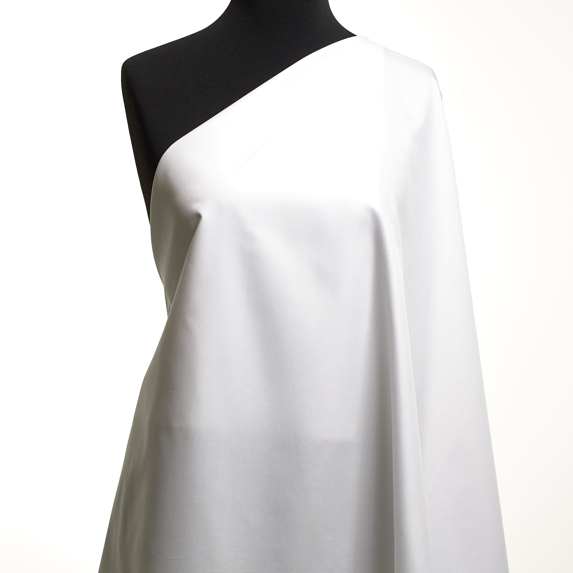 PIQUÉ, VISCOSE, COTTON BLEND, BRILLIANT WHITE (F000049042) - Mannequin