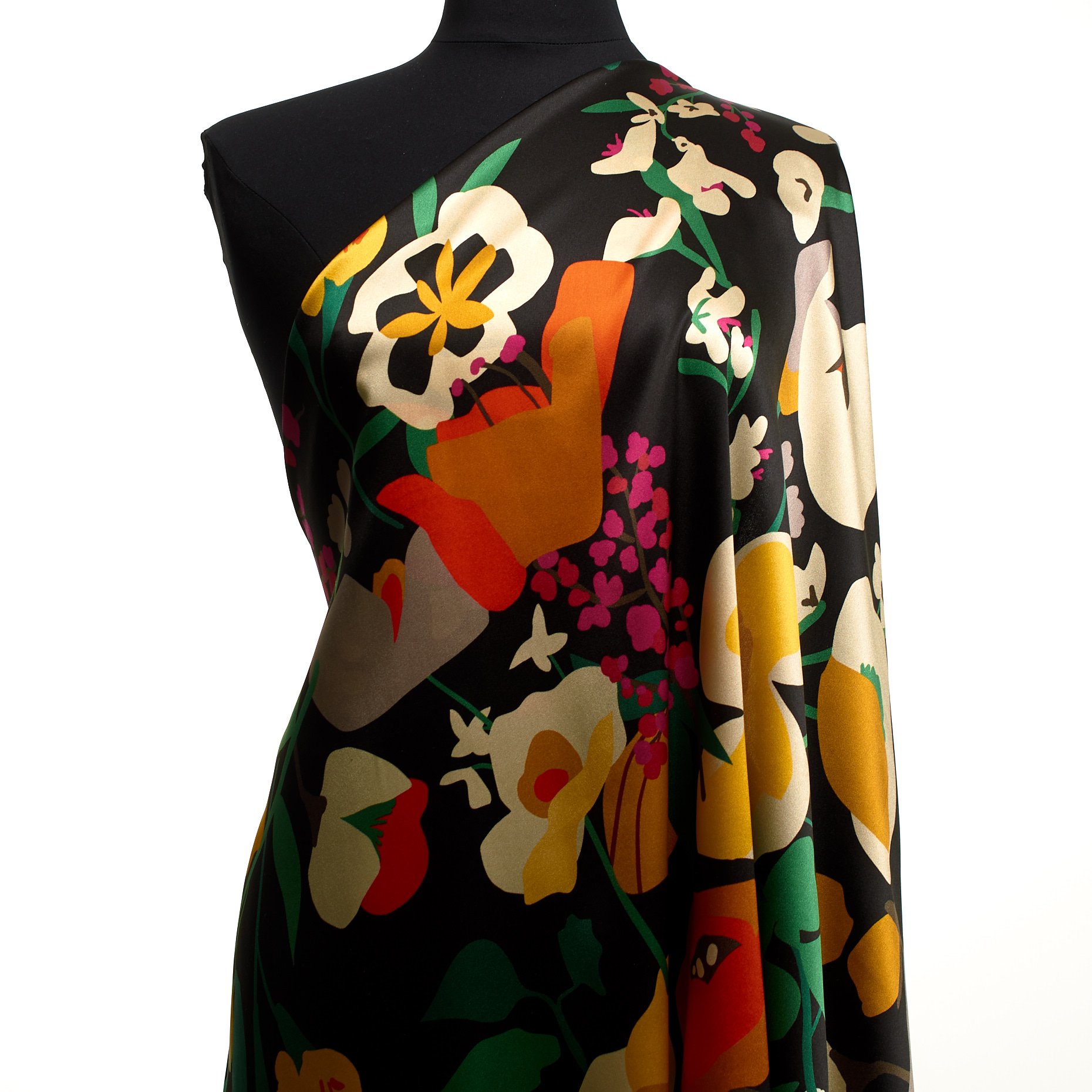 SATIN, SILK, PRINTED, BISCOTTI&RAVEN BLACK (F000048617) - Mannequin