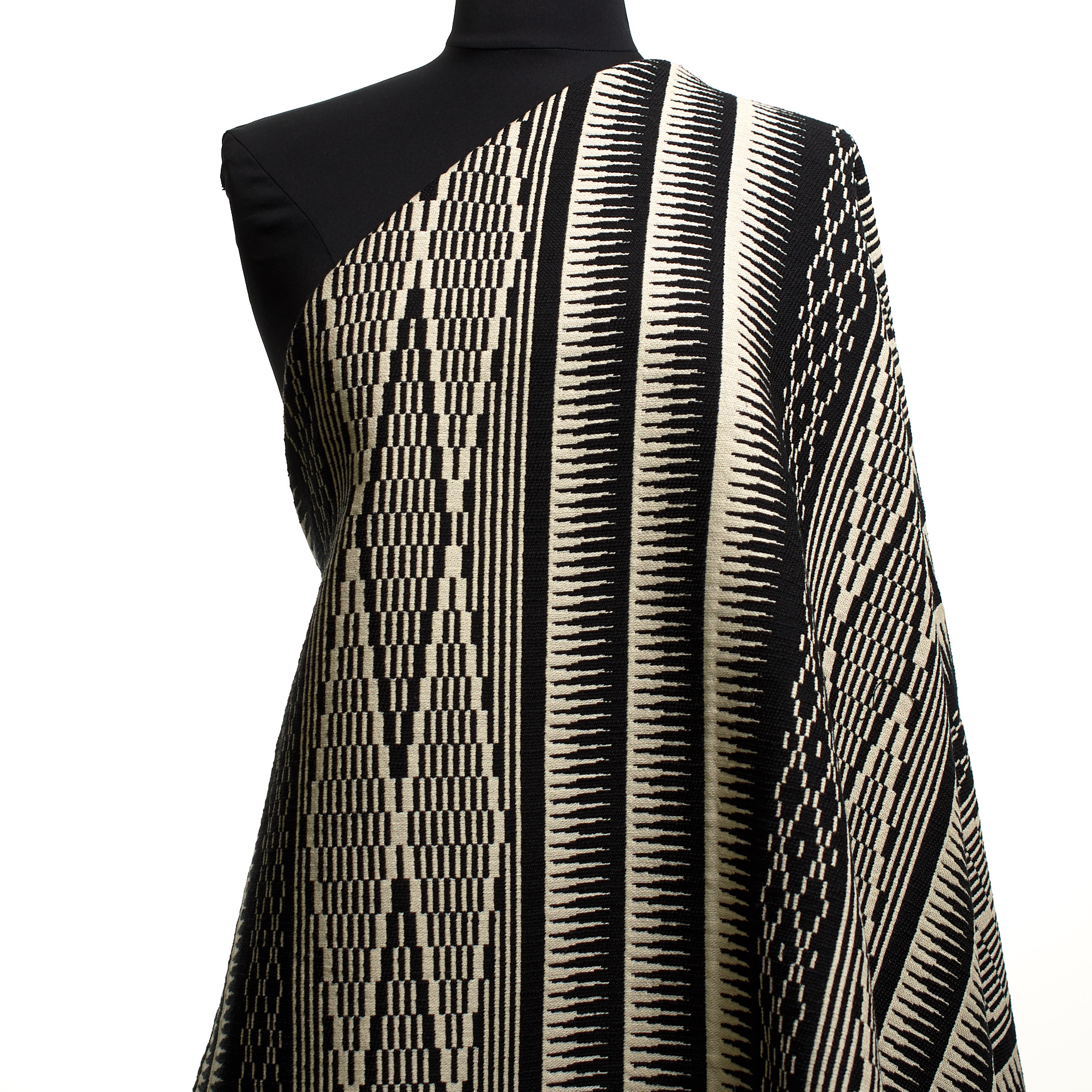 Jacquard, Baumwolle, Geometrisches Design, Vanilla Ice&Raven Black (P000004470) - Schaufensterpuppe