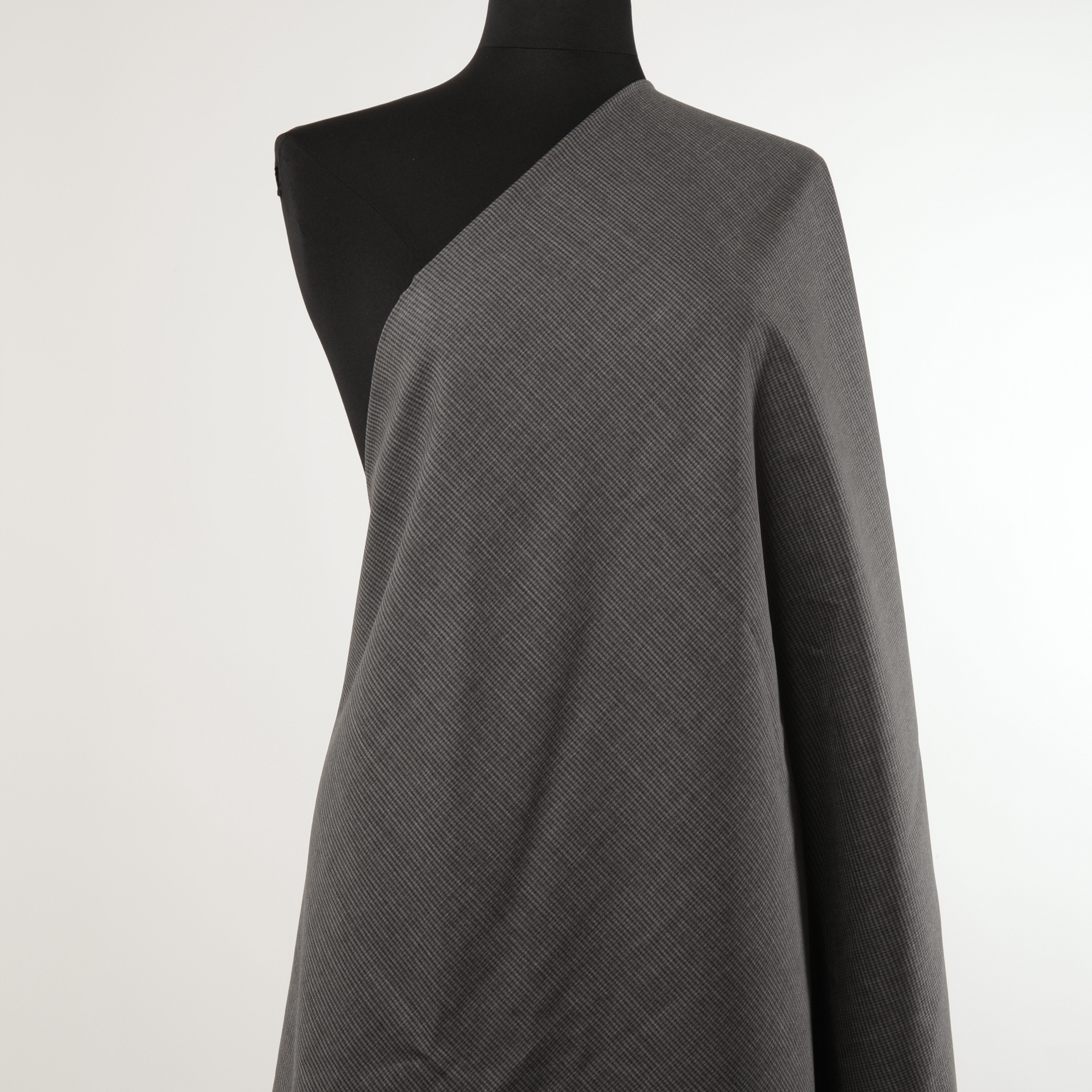 WOOL, MICRO DESIGN, MELANGE, ASPHALT (F000013800) - Mannequin