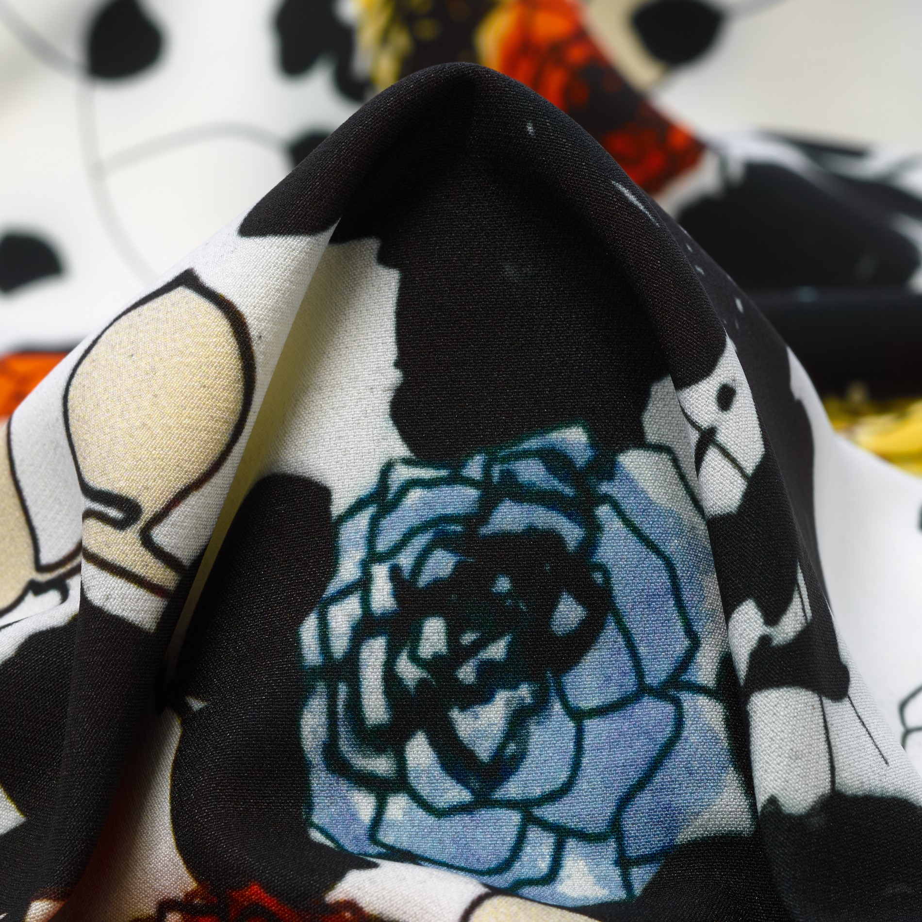 TWILL, FLORAL, ELASTIC, WATER LILY&RED ALERT (F000031359)