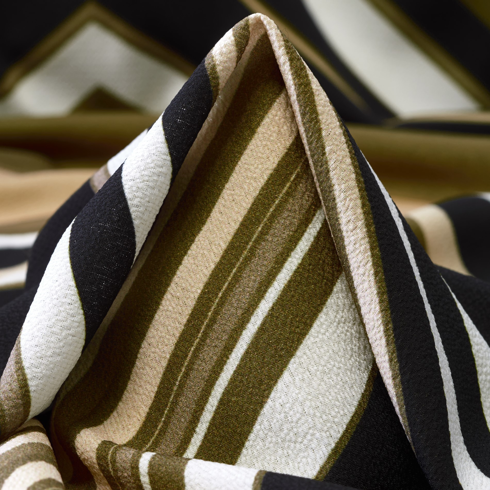 CRÊPE, PRINTED, RAVEN BLACK&SAGE (F000031222)