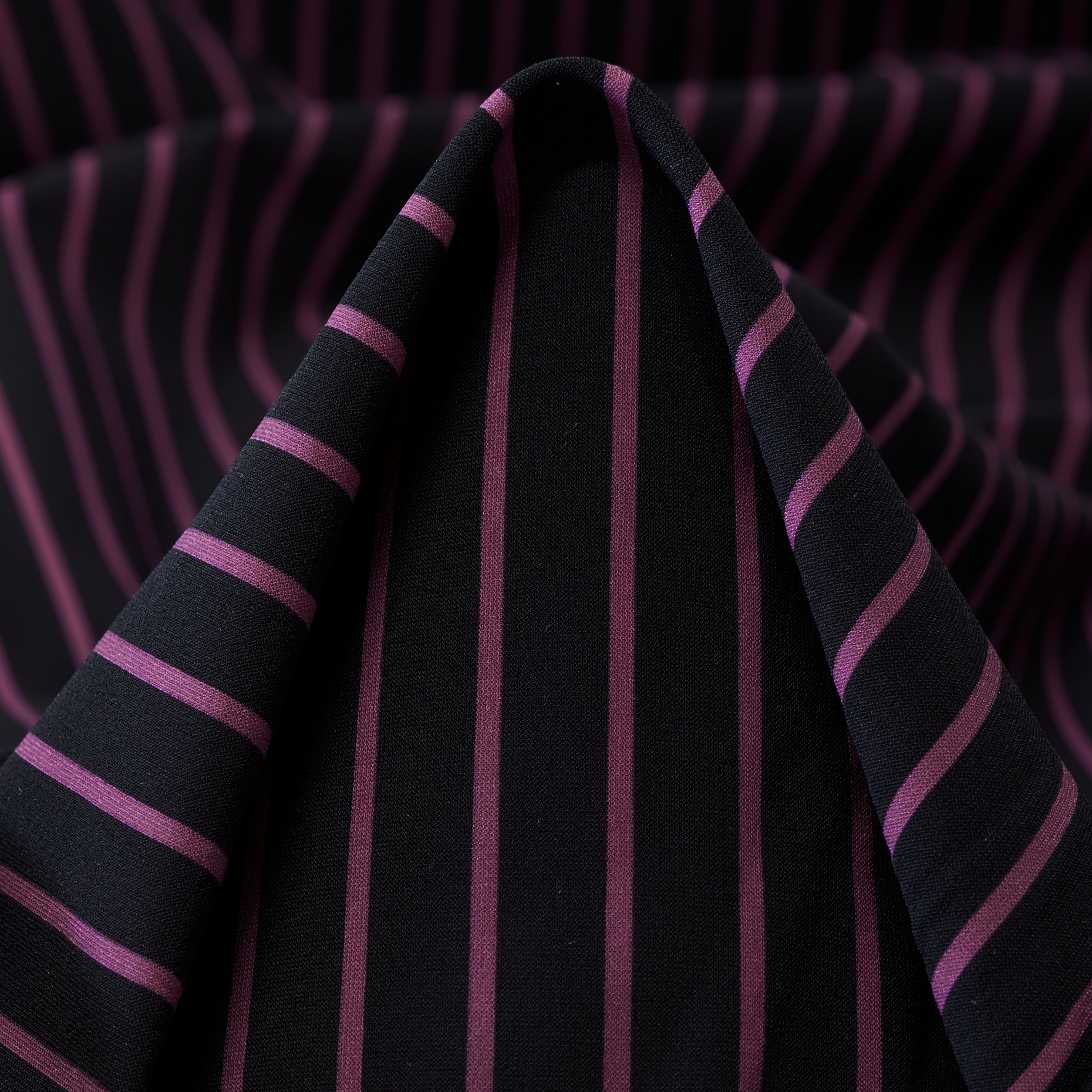 TECHNO JERSEY, PRINTED, HIGH ELASTICITY, RAVEN BLACK&DAHLIA MAUVE (F000041513)