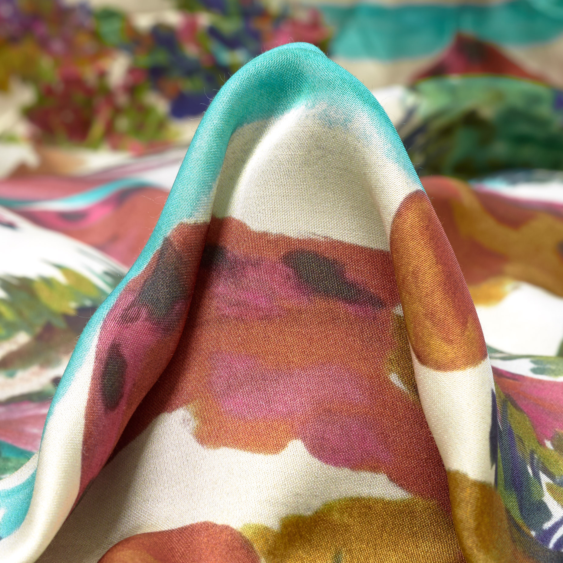 SATIN, VISCOSE, PRINTED, WHITE ONYX&SAVVY RED (T0000299)