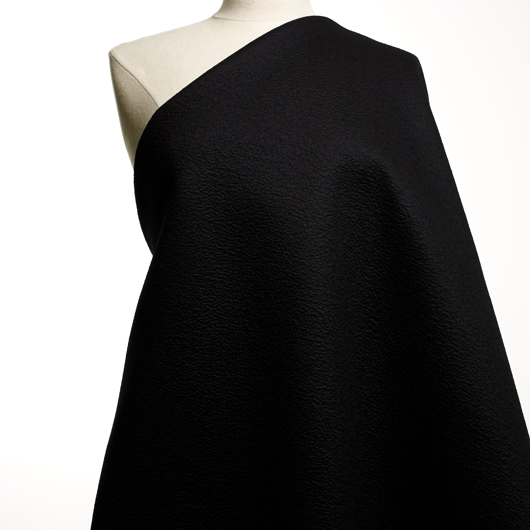WOOL, COATED, RAVEN BLACK (F000027042) - Mannequin