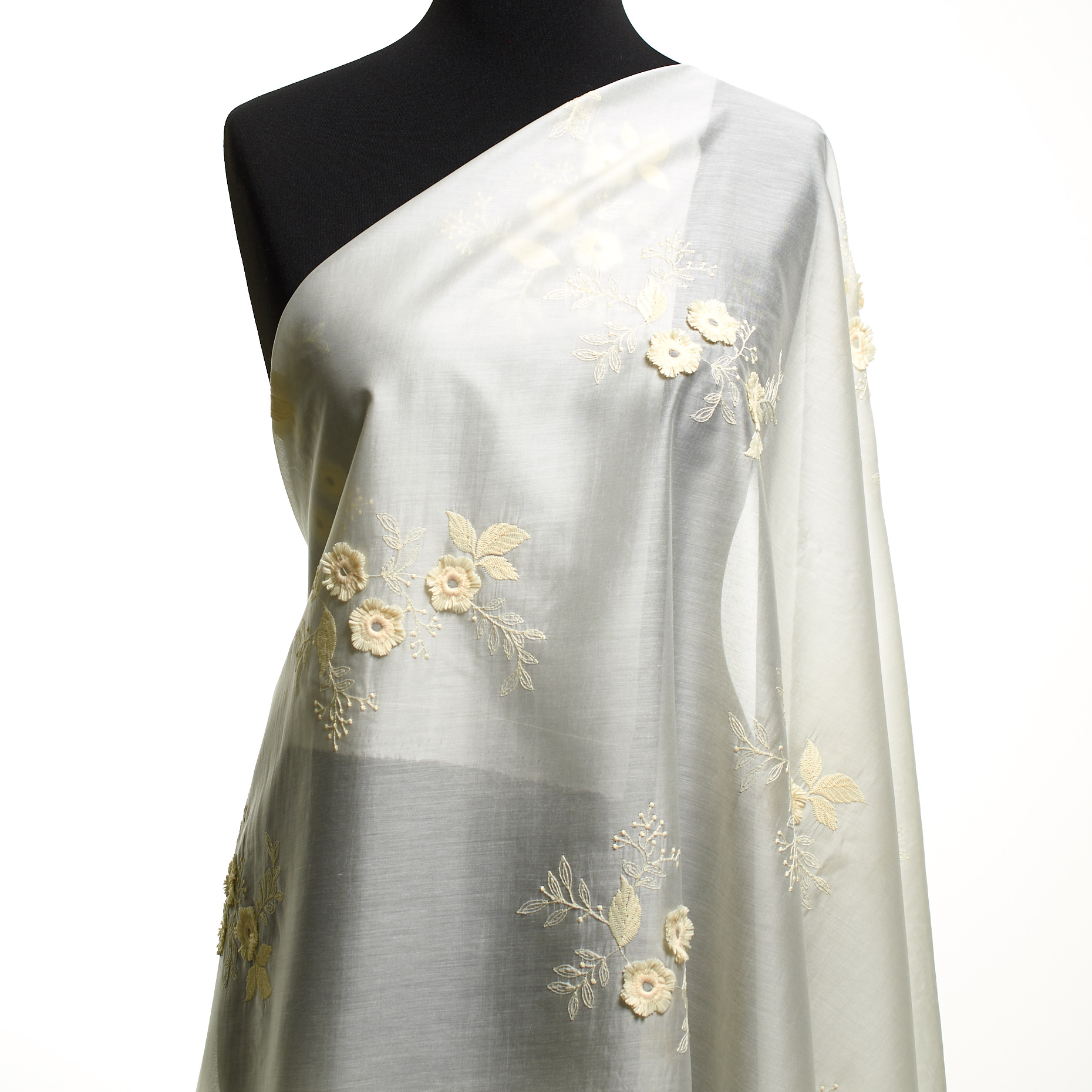 BATISTE, LYOCELL, EMBROIDERED, ANTIQUE WHITE (F000049573) - Mannequin