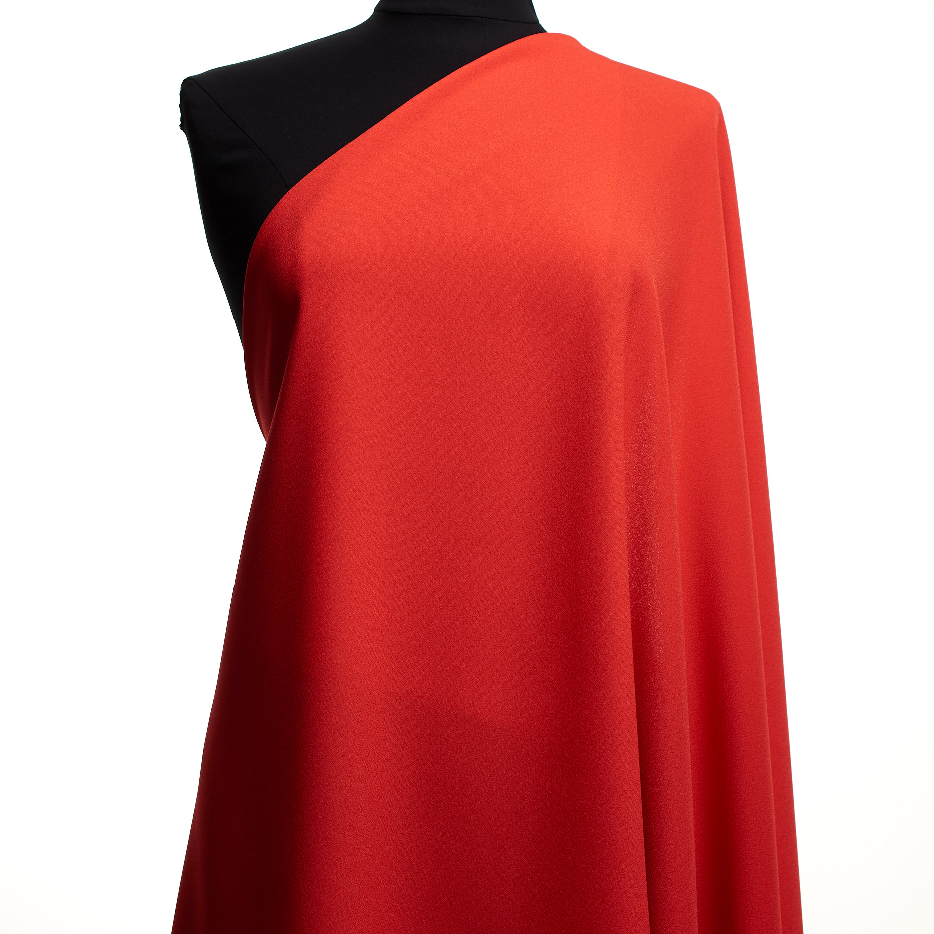 CRÊPE, SATIN, FIERY RED (F000043750) - Mannequin