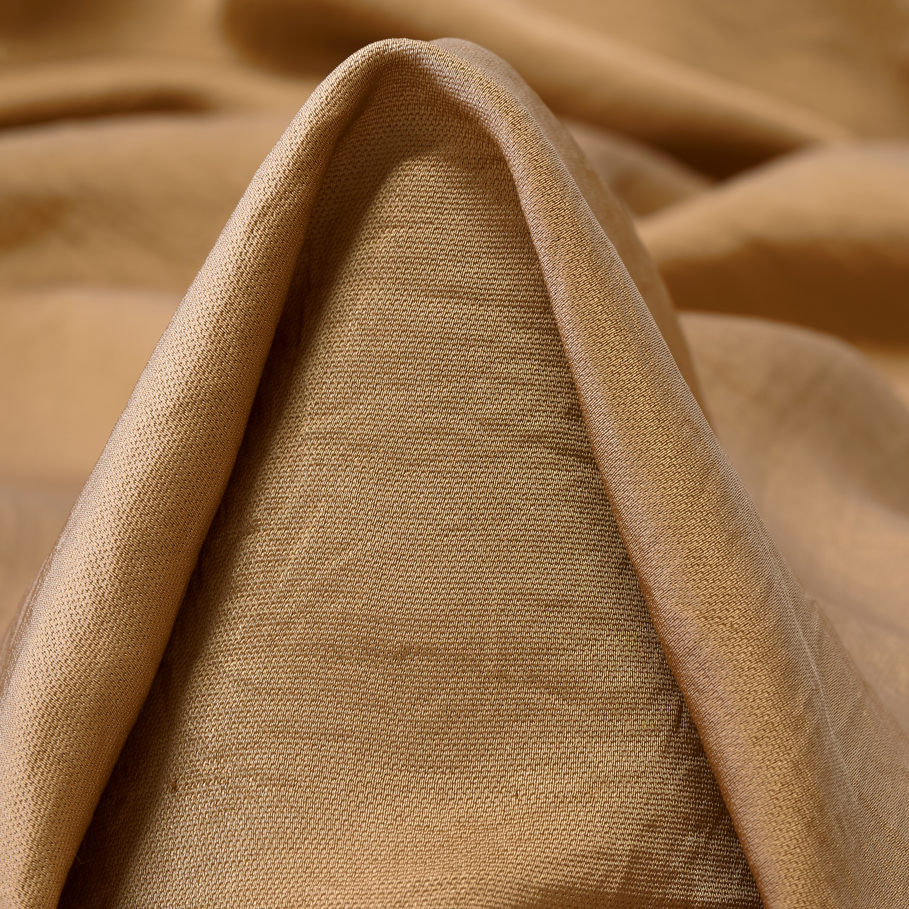 SATIN, SHIMMERING, WRINKLY, GILDED BEIGE (F000004363)