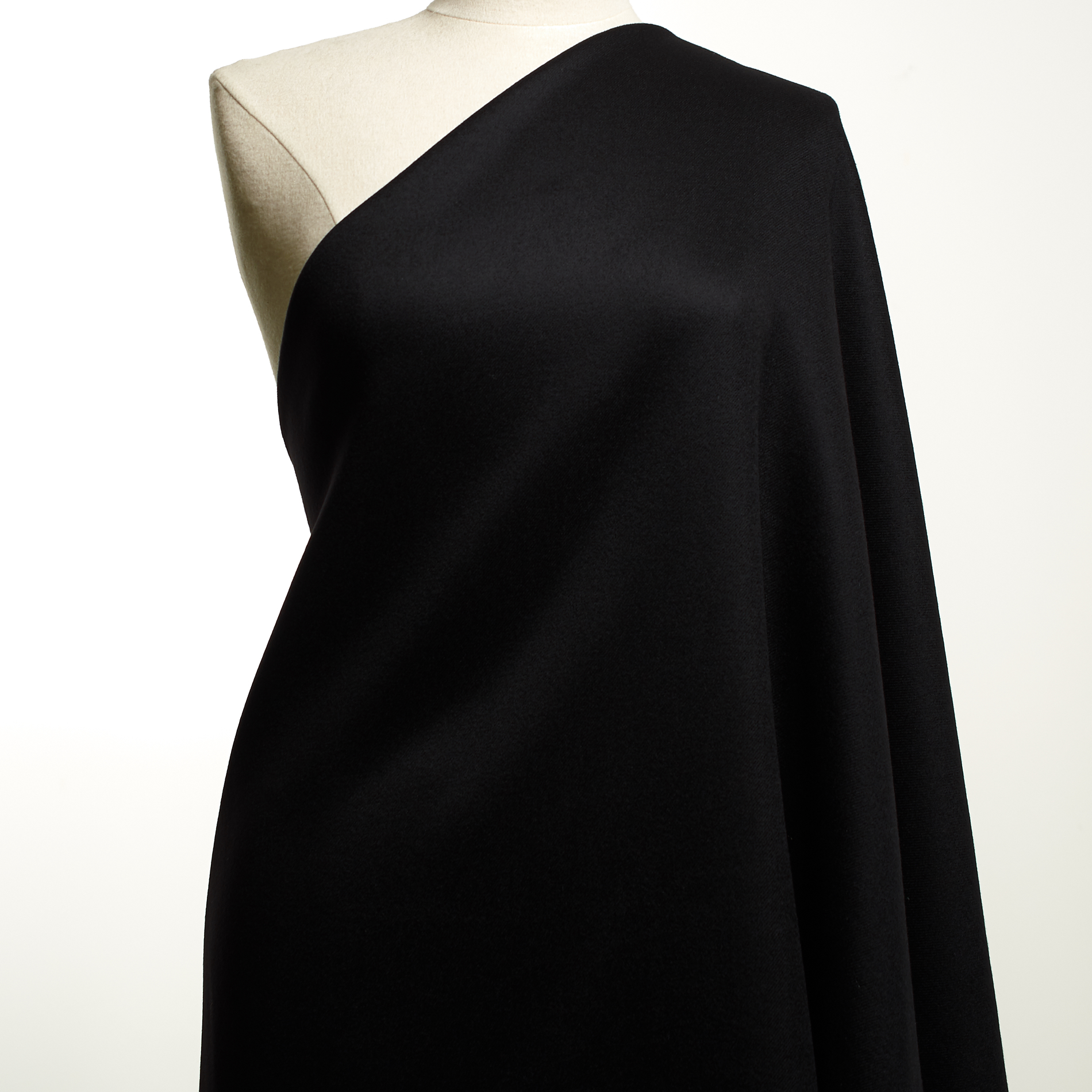 VELOUR, PURE CASHMERE, RAVEN BLACK (F000033744) - Mannequin