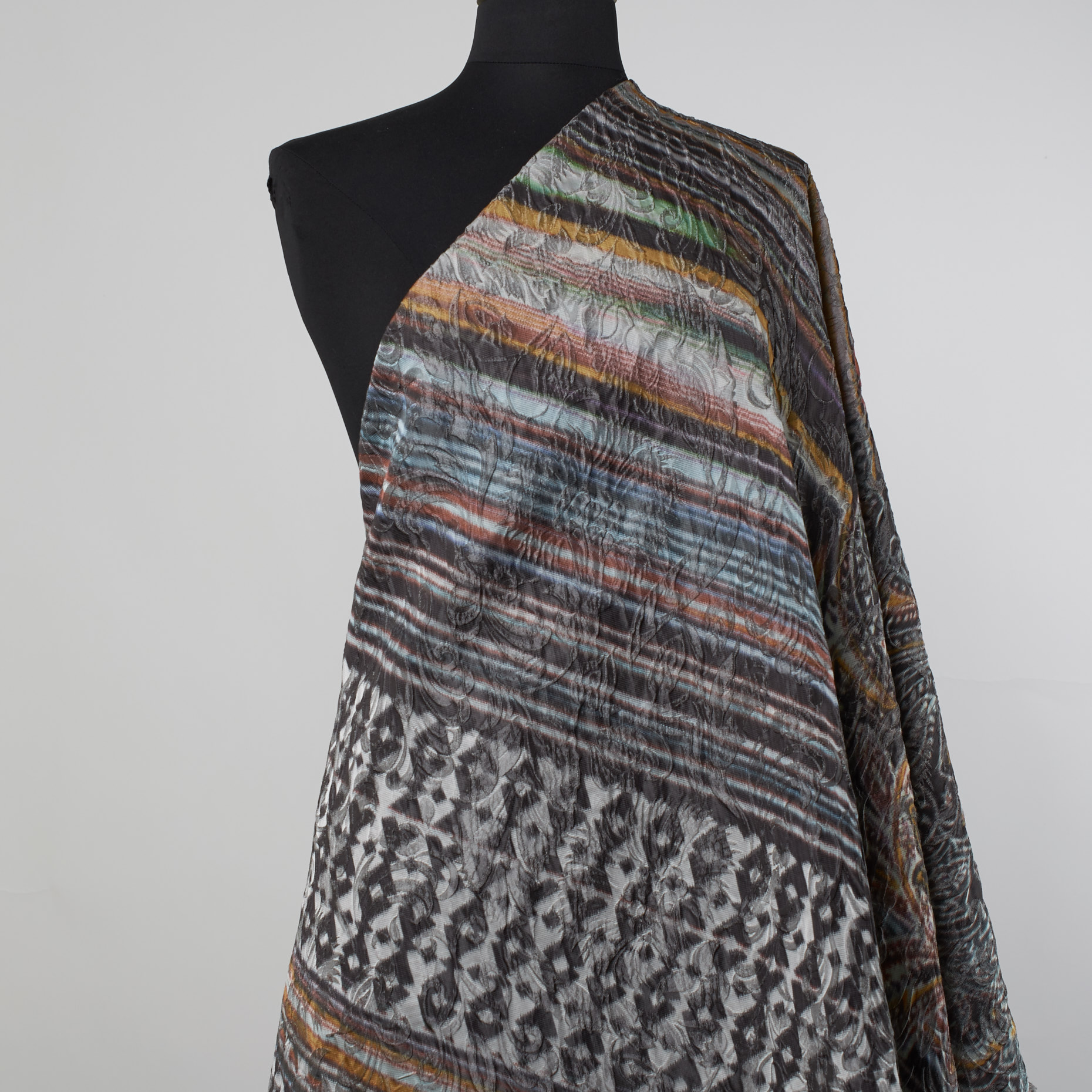 JACQUARD, CLOQUET, PUMPKIN SPICE&SILVER GRAY (F000026264) - Mannequin