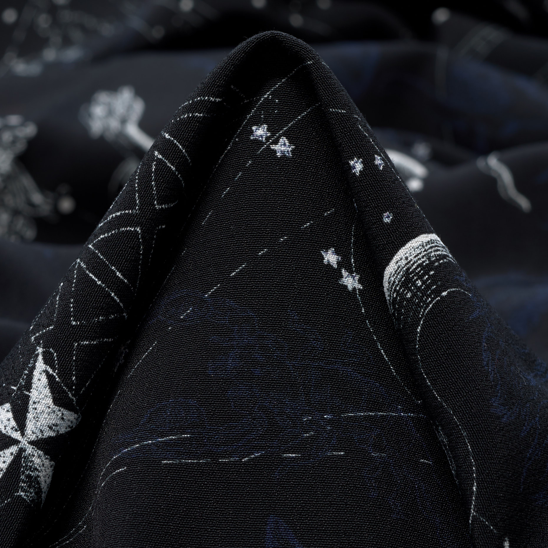 CRÊPE, VISCOSE, PRINTED, RAVEN BLACK&BRILLIANT WHITE (F000039642)