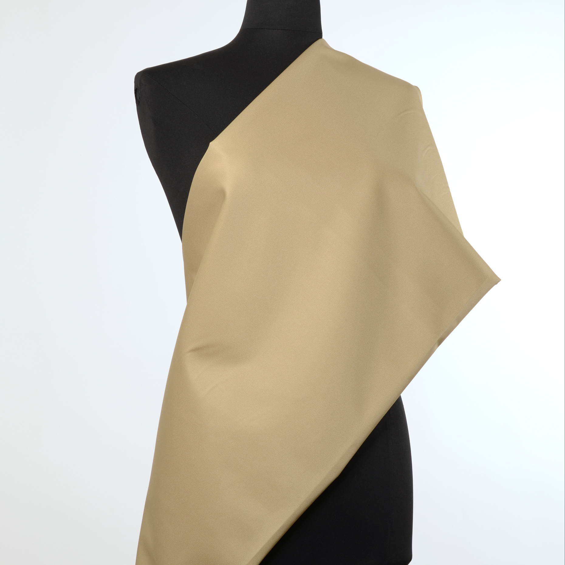 PIQUÉ, COTTON, SHIMMERING, ALMOND BUFF (F0001105) - Mannequin