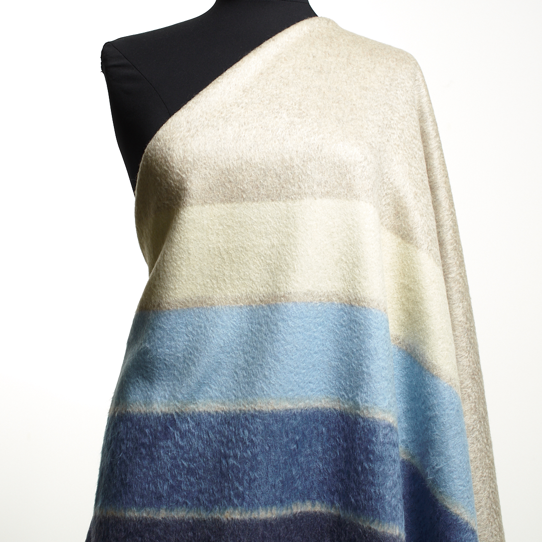 Wolle, Mohair, Streifen, Ivory&Rain Washed Blue (F000035219) - Schaufensterpuppe