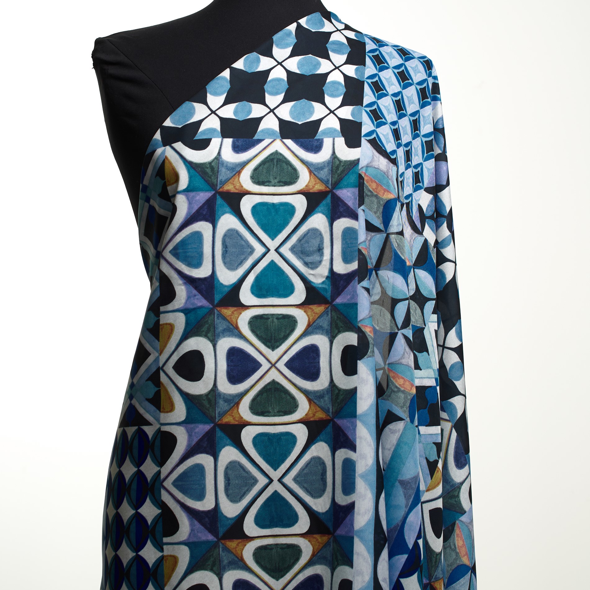 Satén, Estampado, Powder Blue (F000031259) - Maniquí