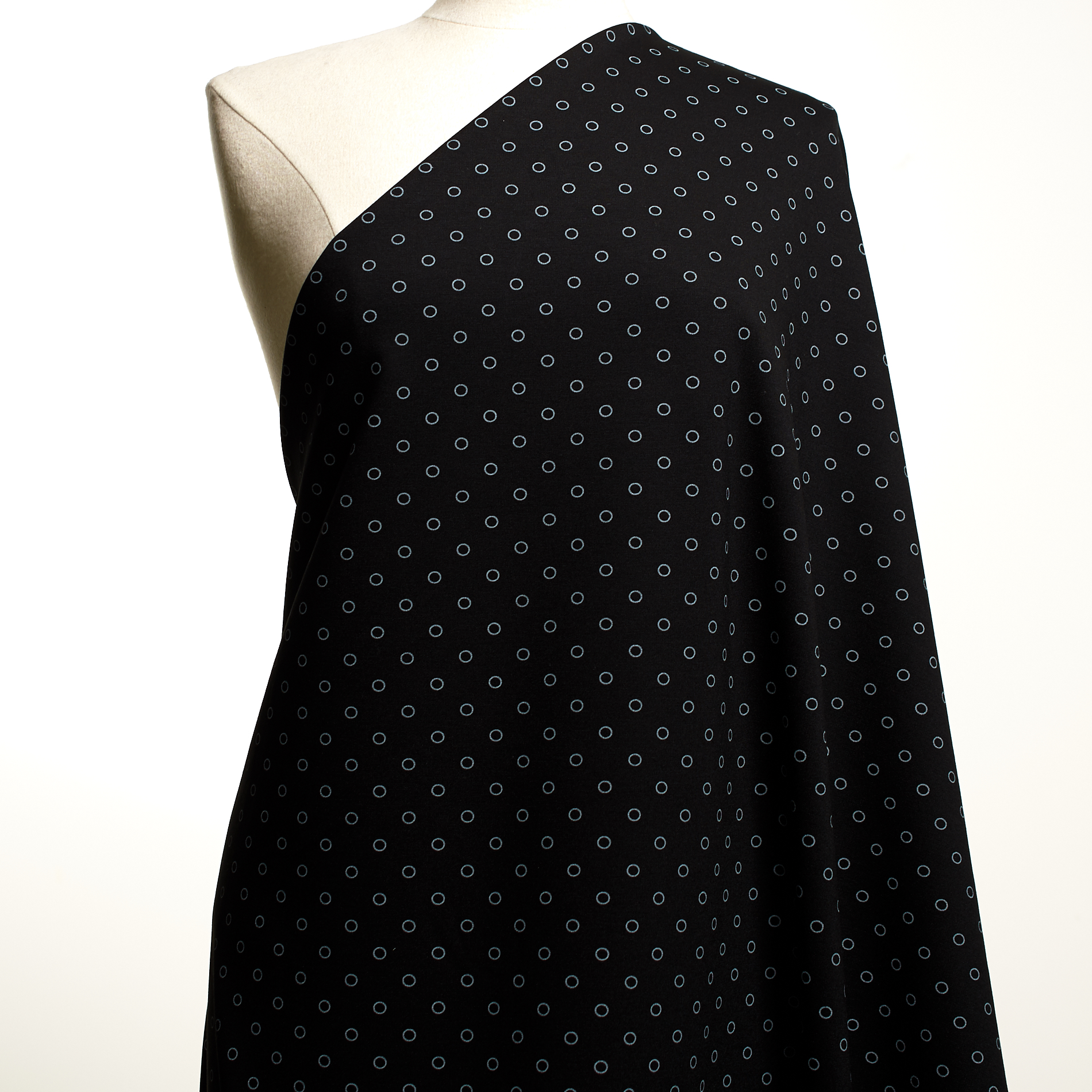 JERSEY, VISCOSE, PRINTED, VAPOROUS GRAY&RAVEN BLACK (F000031157) - Mannequin