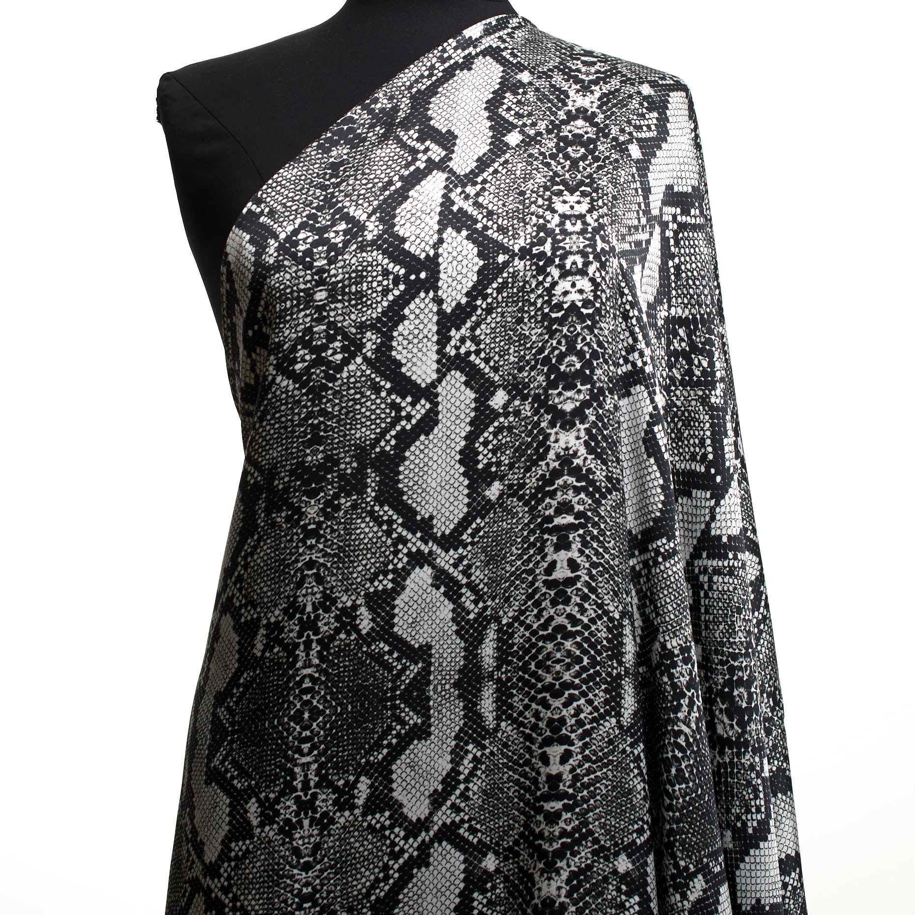 SATIN, VISCOSE, PRINTED, RAVEN BLACK&SNOW WHITE (T0000270) - Mannequin