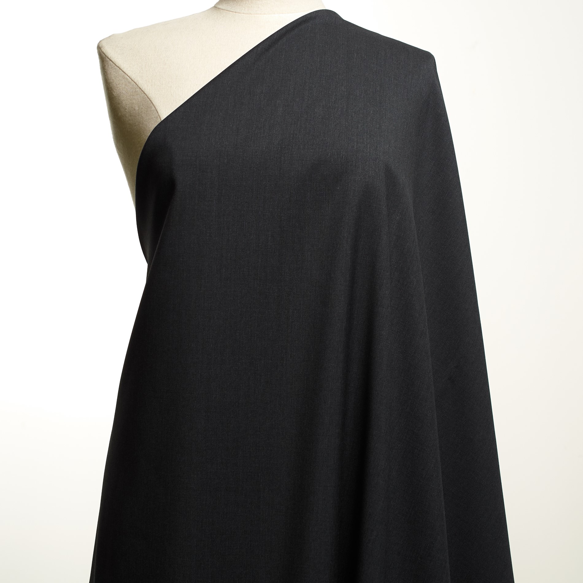COOL WOOL, MELANGE, BLACKENED PEARL (F000033021) - Mannequin