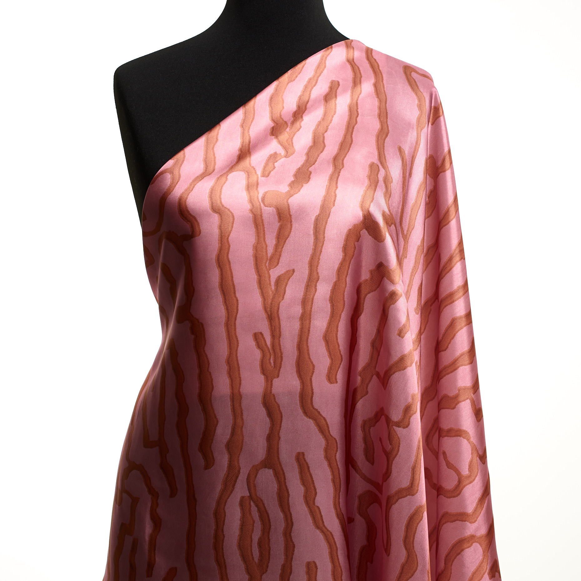 Твил, Вискоза, Принт, Candy Pink&Biscuit (F000049182) - Манекен