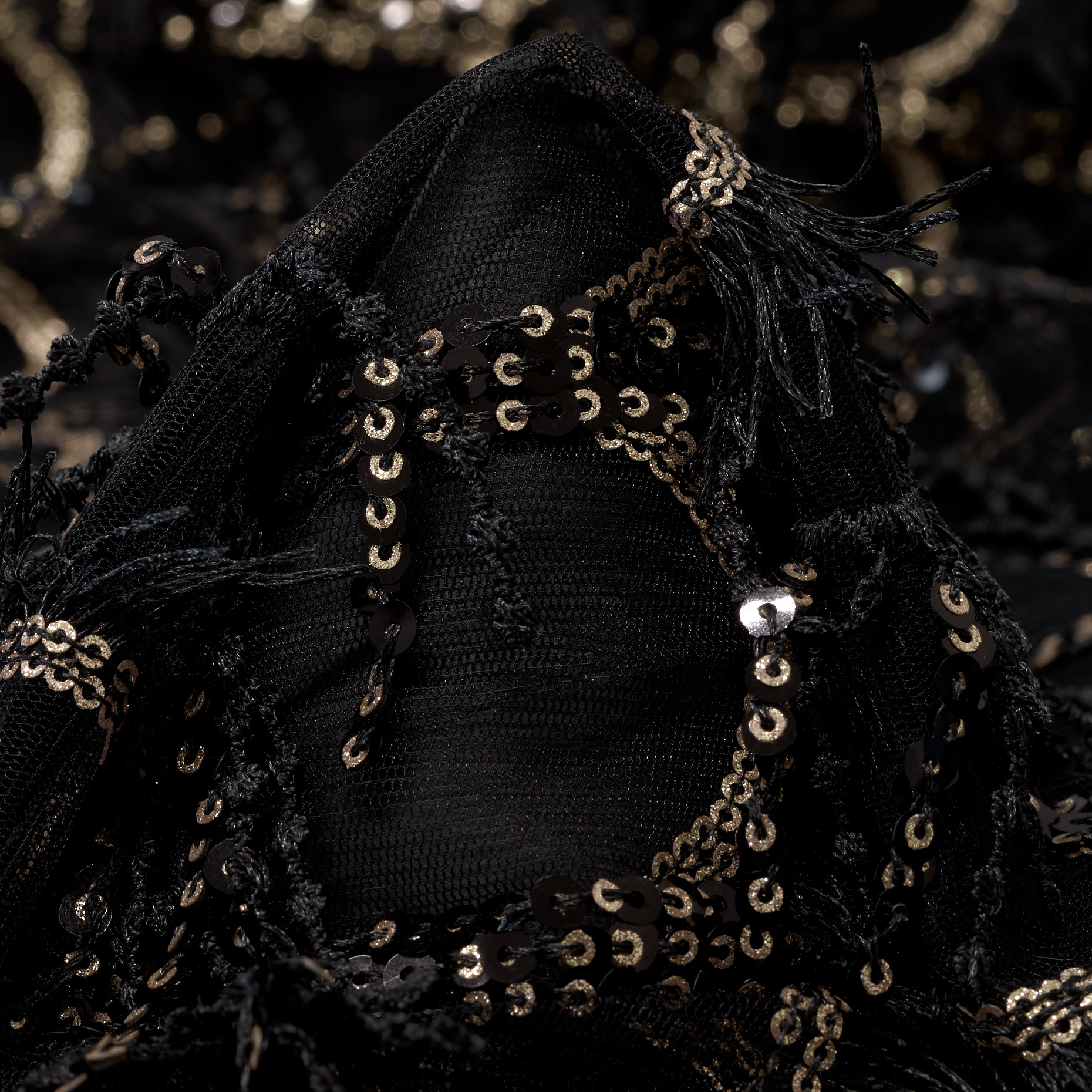 TULLE, SEQUIN, SHIMMERING, RAVEN BLACK&RED GOLD (F000045477)