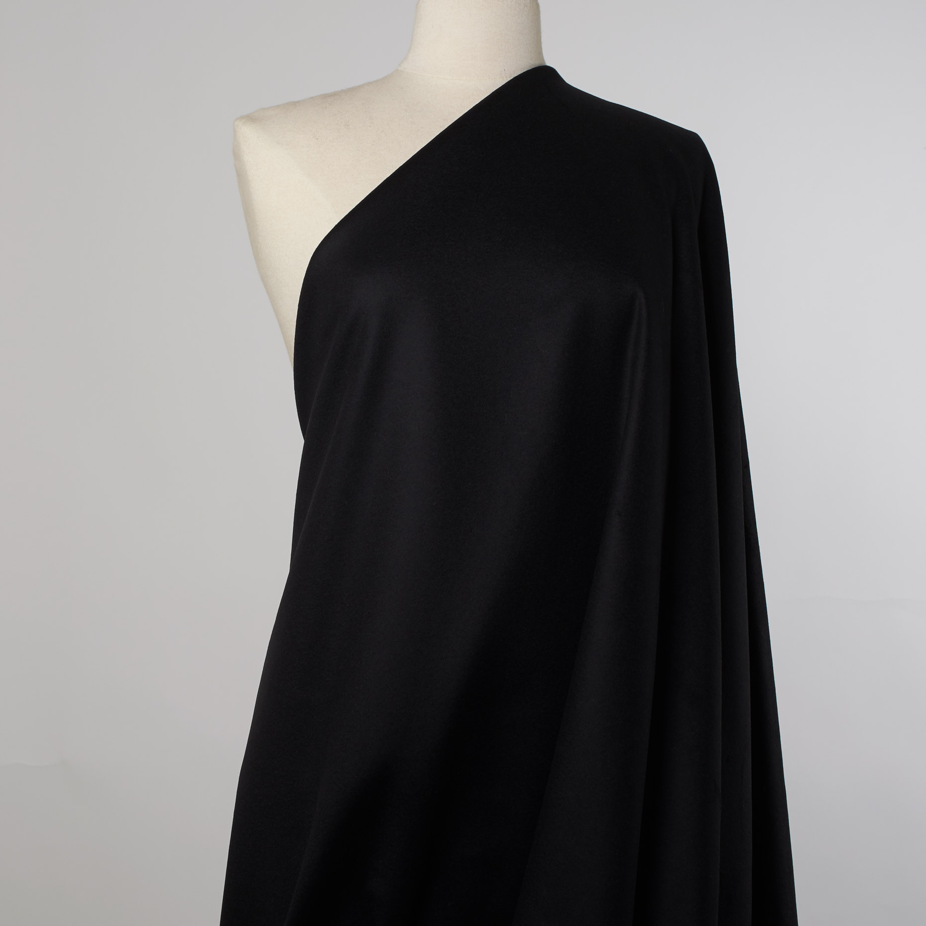 DRAP, VIRGIN WOOL, RAVEN BLACK (F000026013) - Mannequin